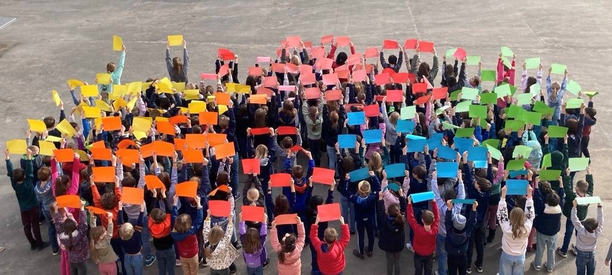 Grundschulen in Essen setzen buntes Zeichen gegen Rassismus