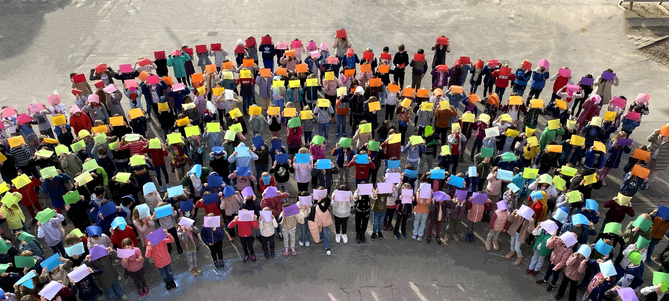 Grundschulen in Essen setzen buntes Zeichen gegen Rassismus