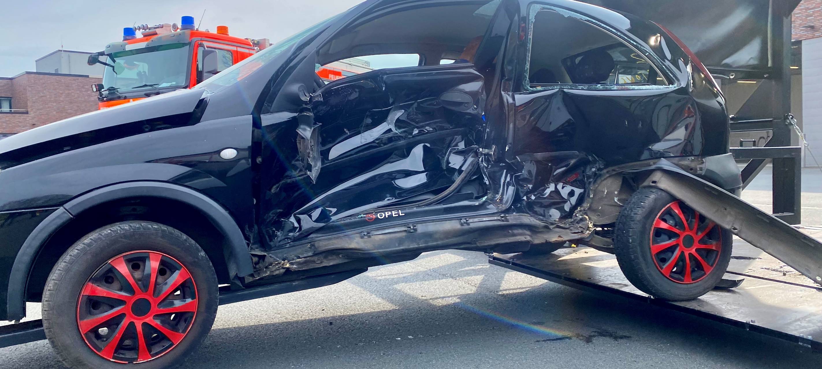 Feuerwehr Essen übt Rettung bei Unfällen mit Simulator