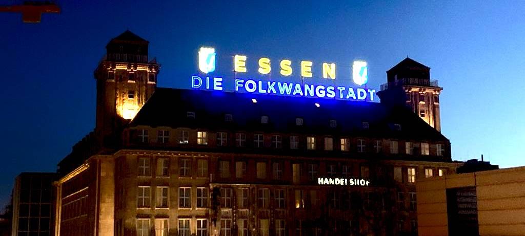 Schriftzug auf Handelshof in Essen - Die Folkwangstadt kommt weg