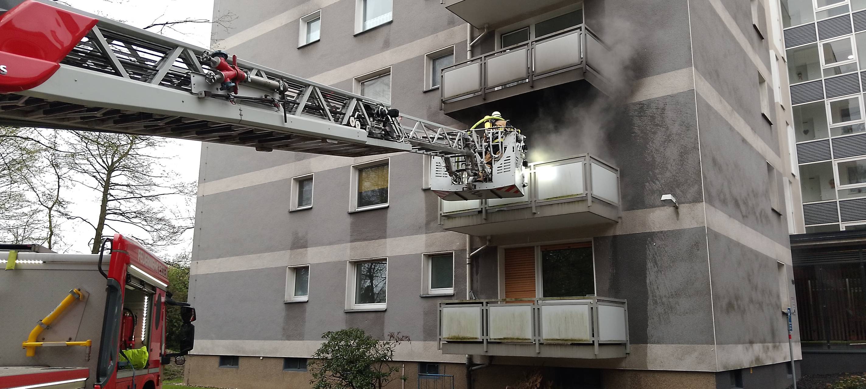 Brand in Essen auf Balkon am Hochhaus