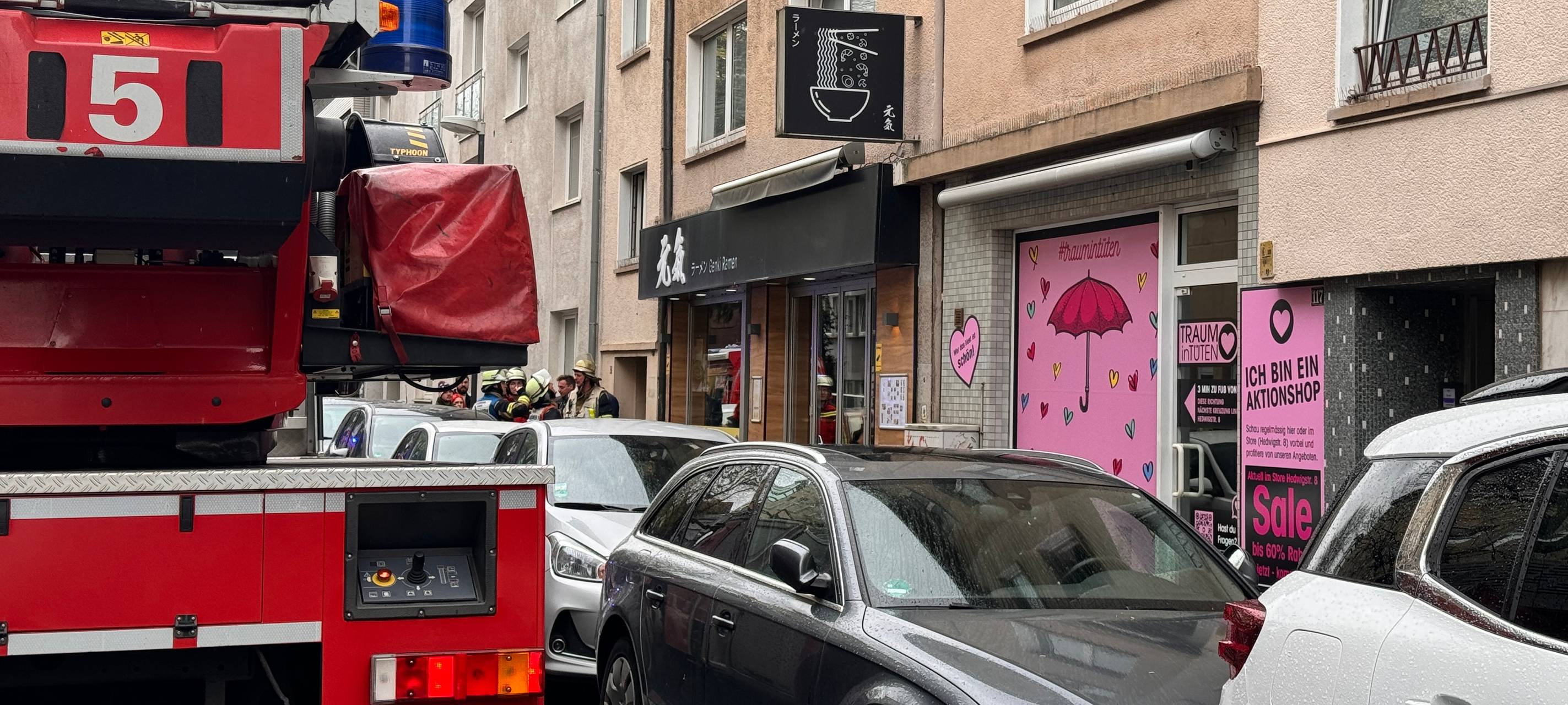 Feuerwehr Essen muss Kühlschrank-Brand löschen