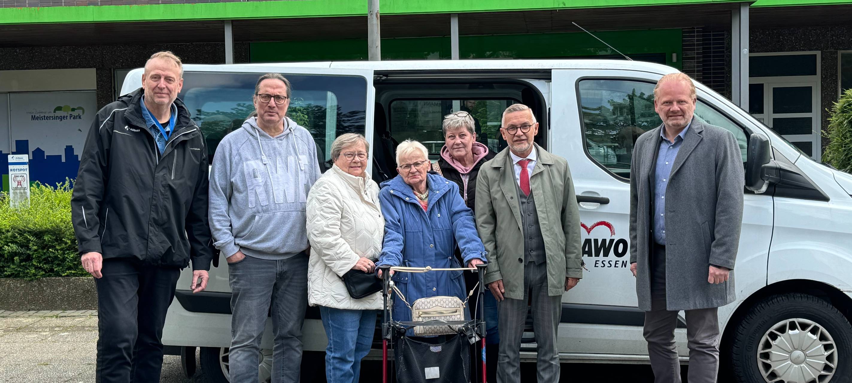 Einkaufsfahrdienst in Essen versorgt Senioren mit Lebensmitteln
