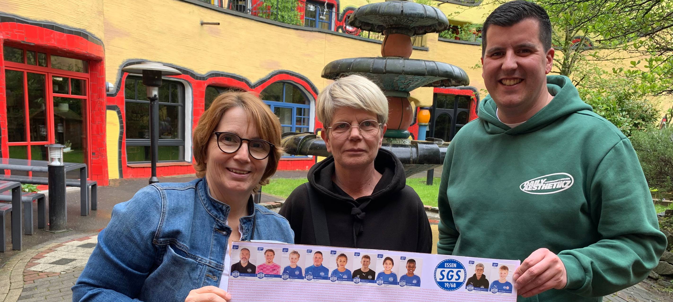 SGS übergibt Spenden aus Stickeralbumaktion