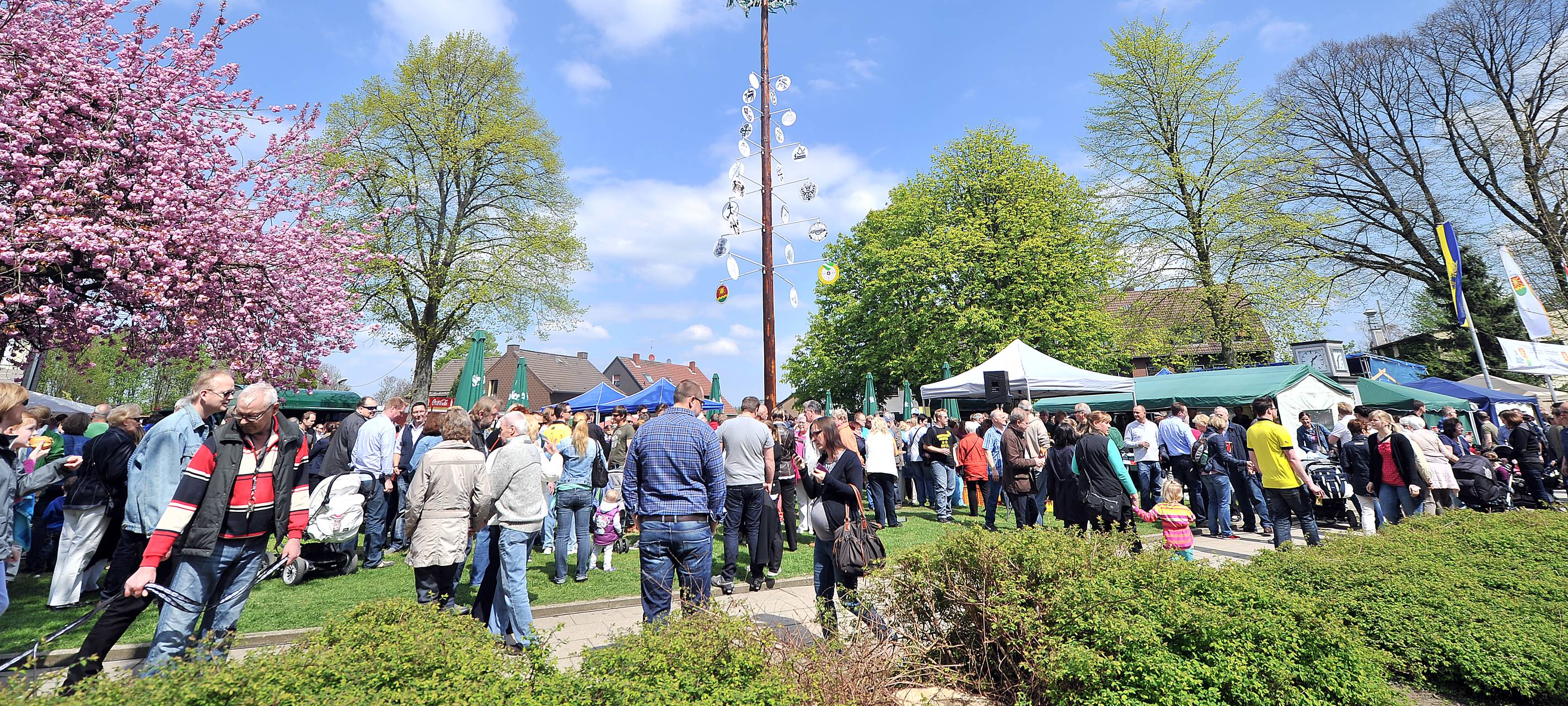 Der 1. Mai in Essen: Maifest, Bollerwagen und 99 Luftballons