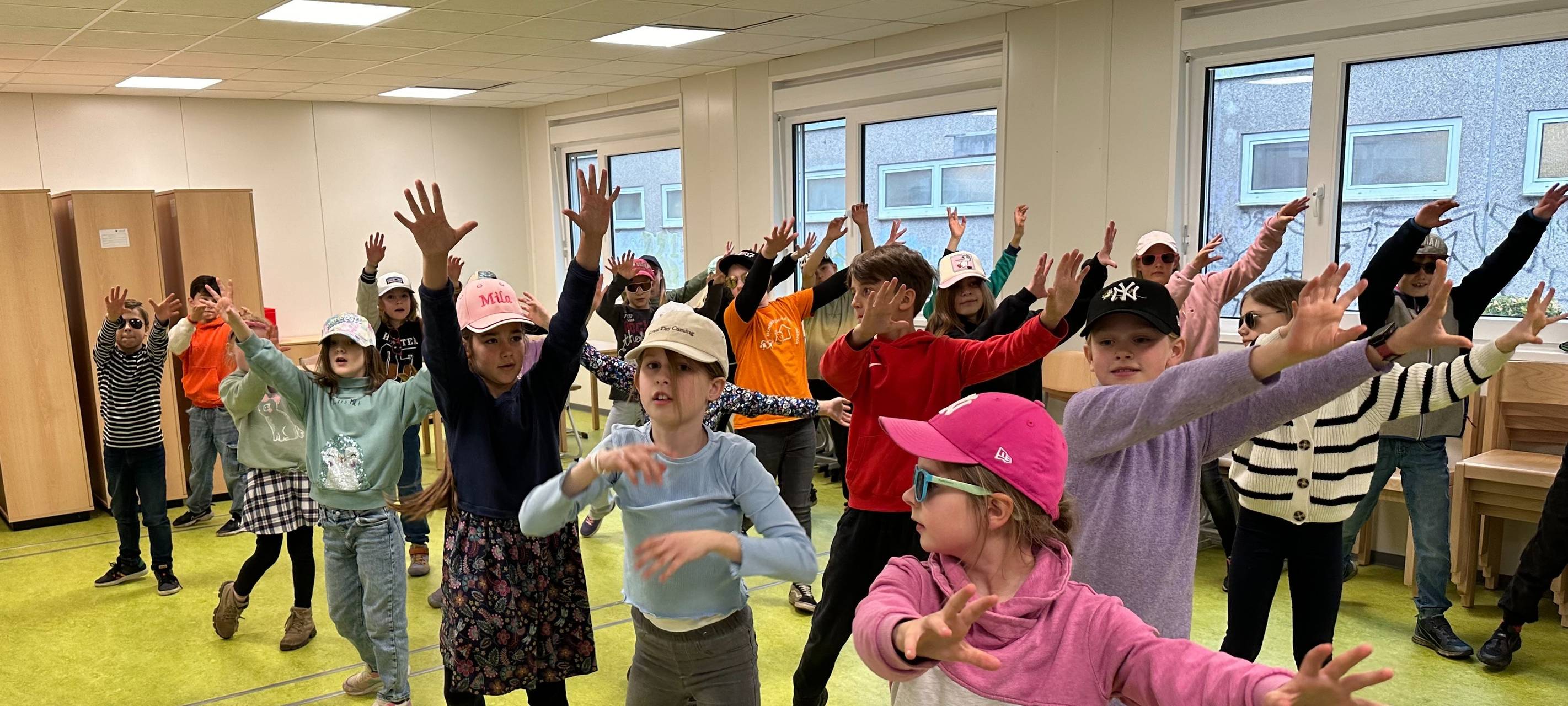 Der 1. Mai in Essen: Maifest, Bollerwagen und 99 Luftballons