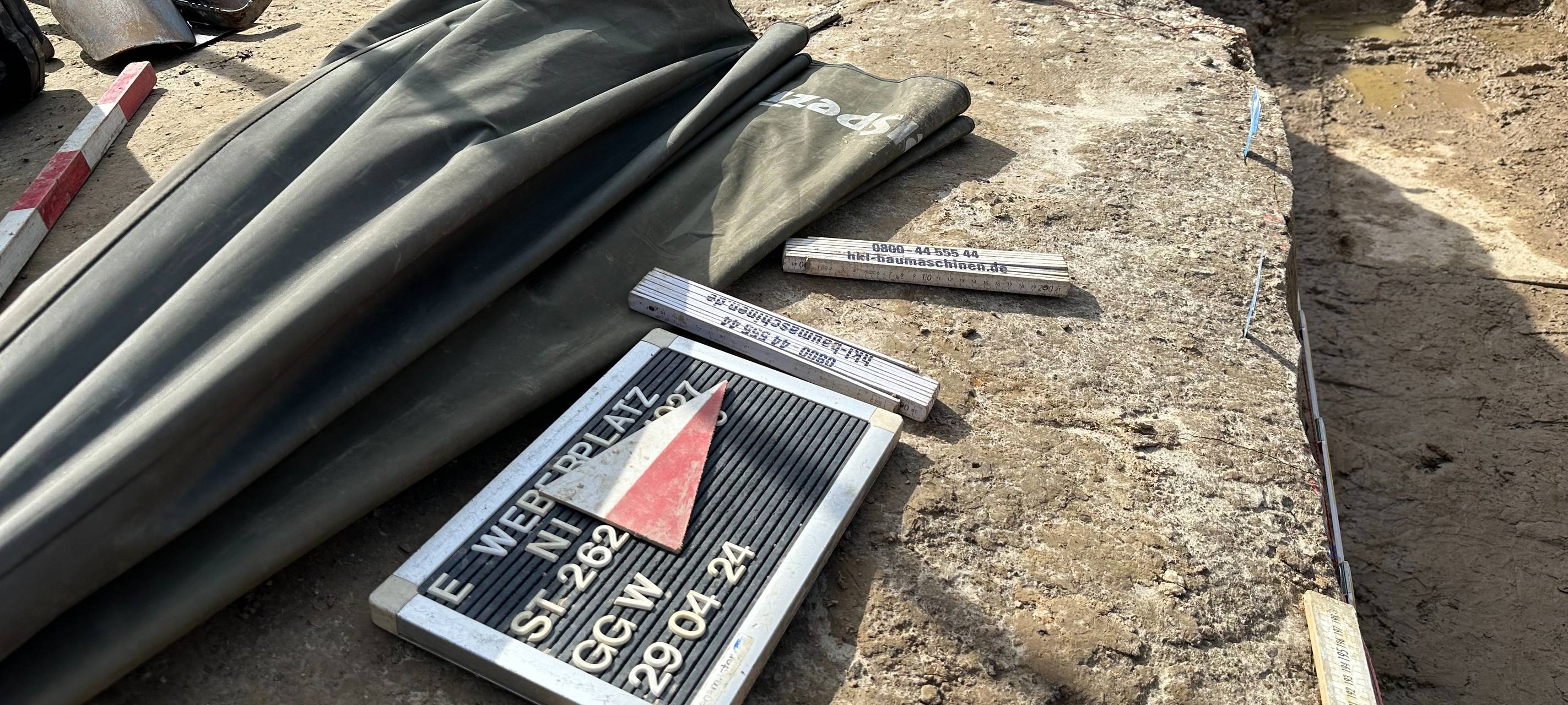 Baustelle in Essen: Schaufel stößt auf Sarg