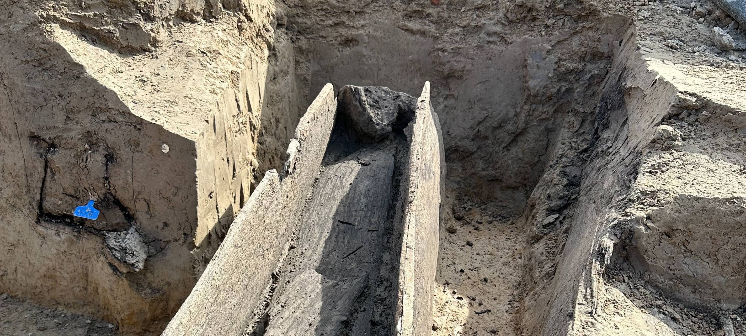 Baustelle in Essen: Schaufel stößt auf Sarg