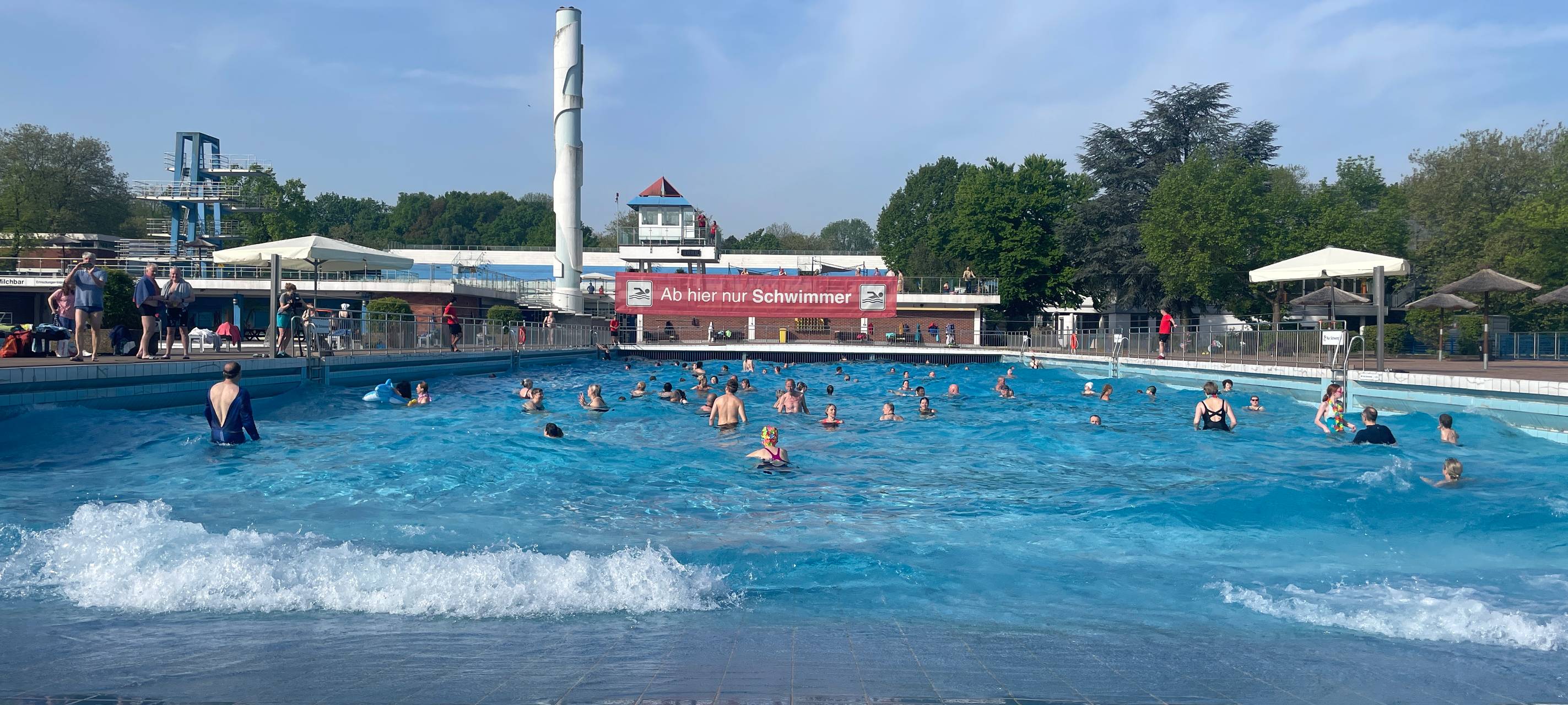 Freibadsaison in Essen startet - ab ins Wasser!