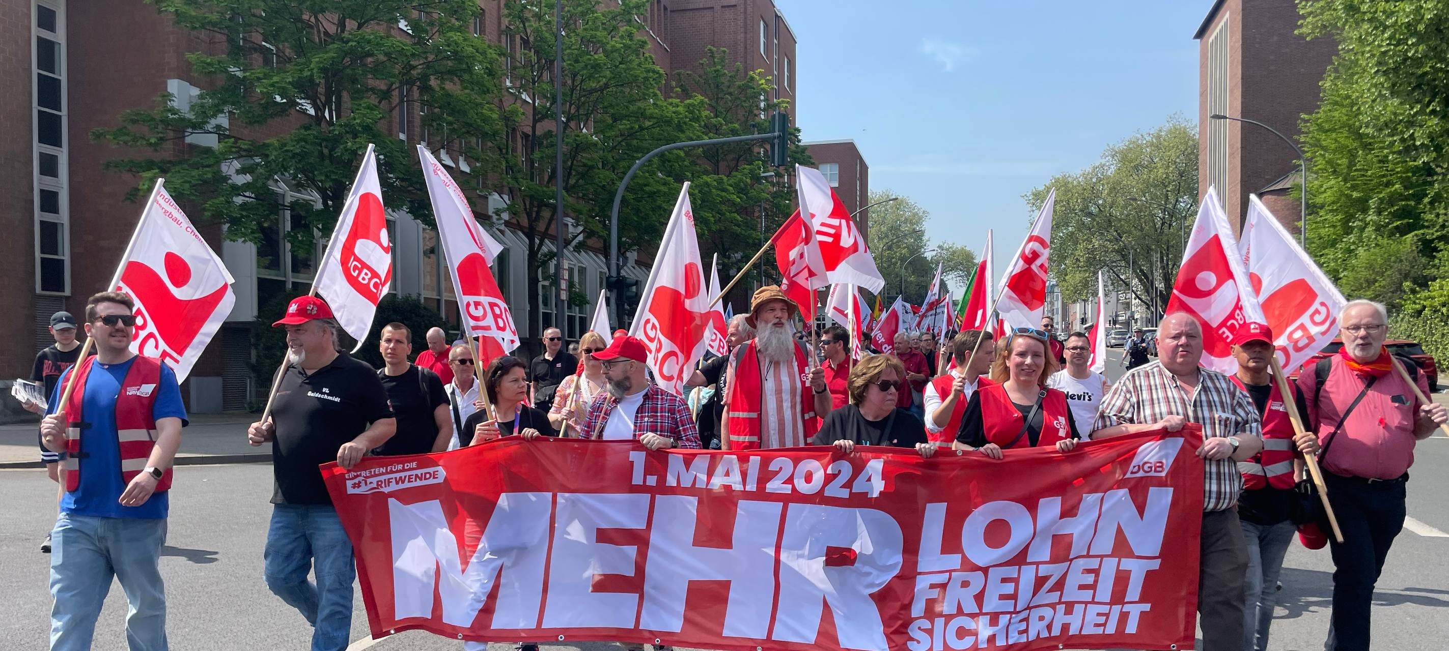 Maidemo in Essen - Gewerkschaften fordern bessere Arbeitsbedingungen