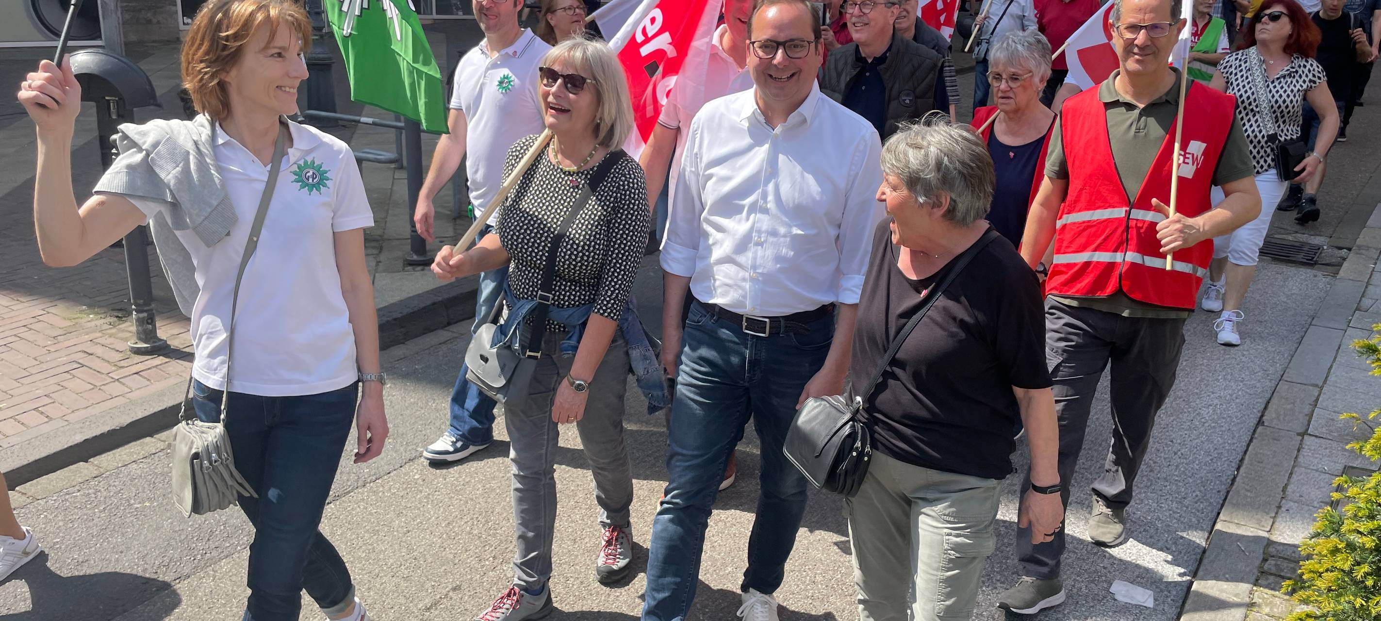 Maidemo in Essen - Gewerkschaften fordern bessere Arbeitsbedingungen