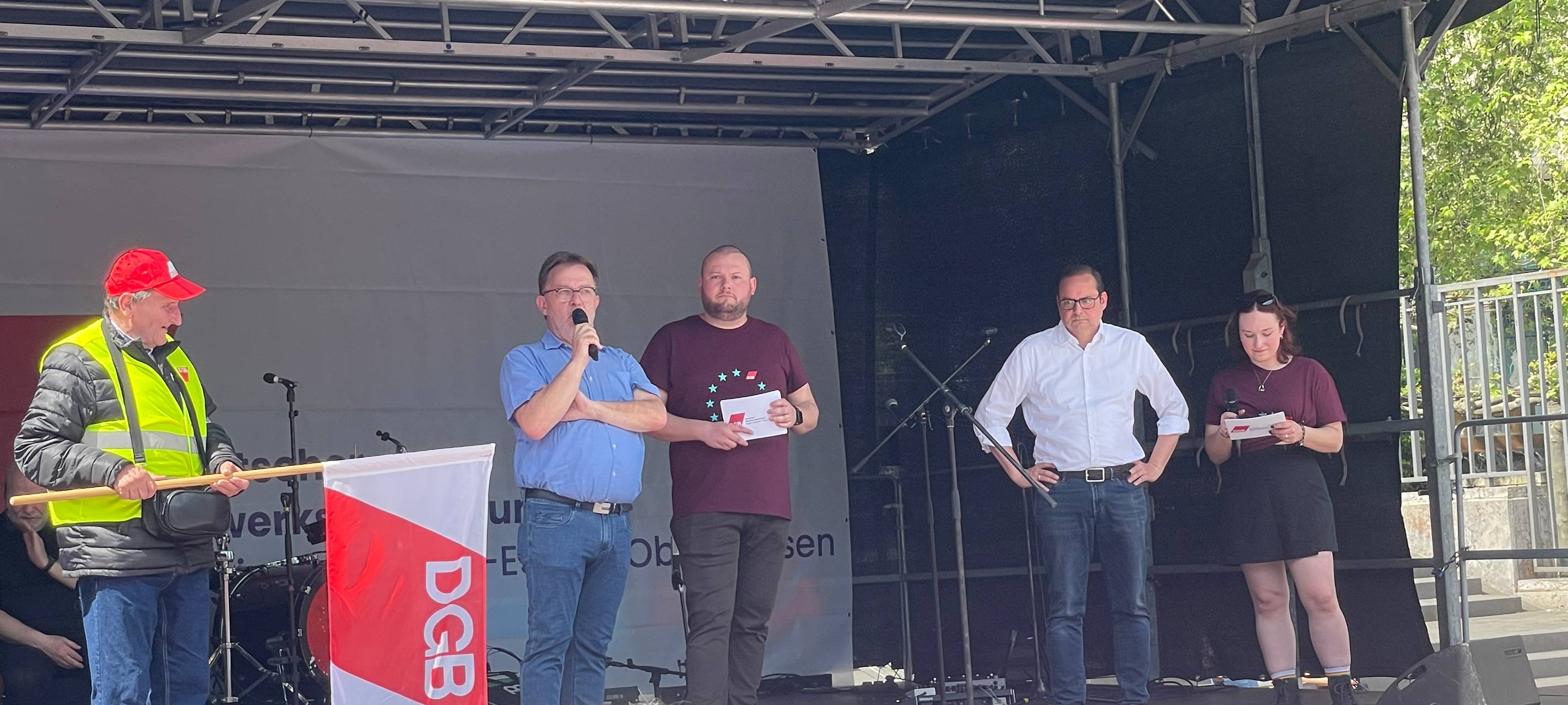 Maidemo in Essen - Gewerkschaften fordern bessere Arbeitsbedingungen