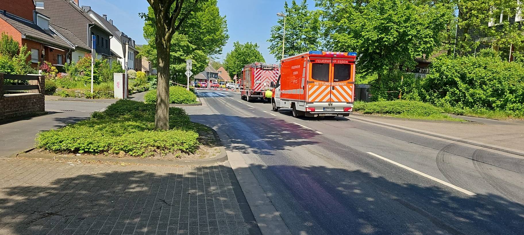 Säure auf Straße in Essen - IDC-Behälter ausgelaufen