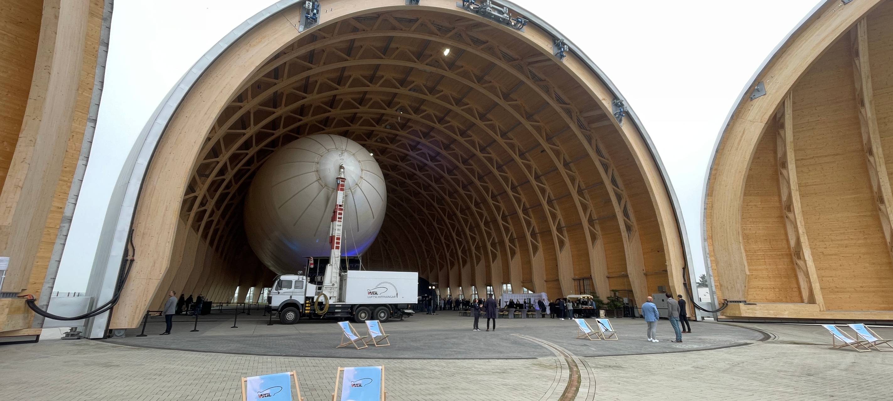 Neuer Zeppelin über Essen - Ein Blick auf unsere Stadt