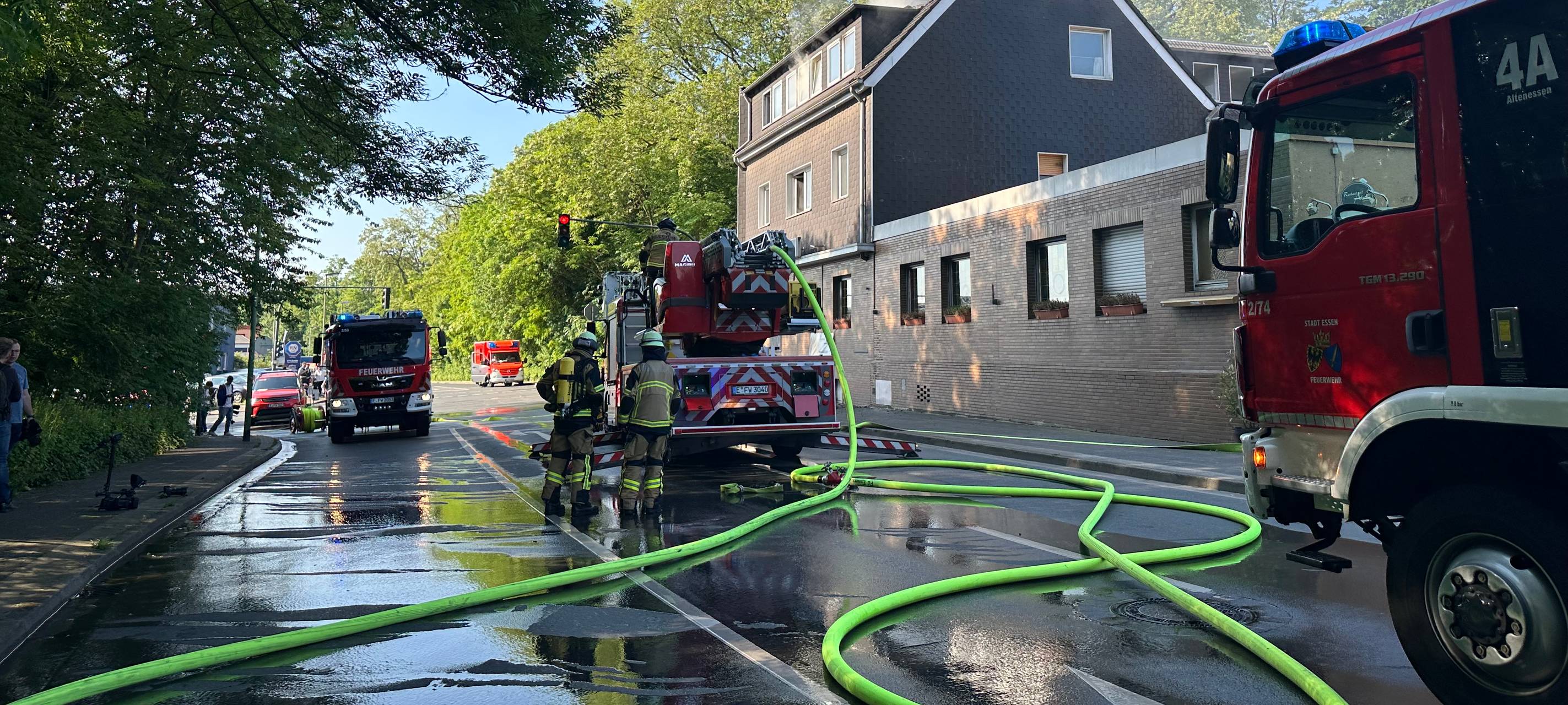 Straße in Essen nach Brand weiter gesperrt
