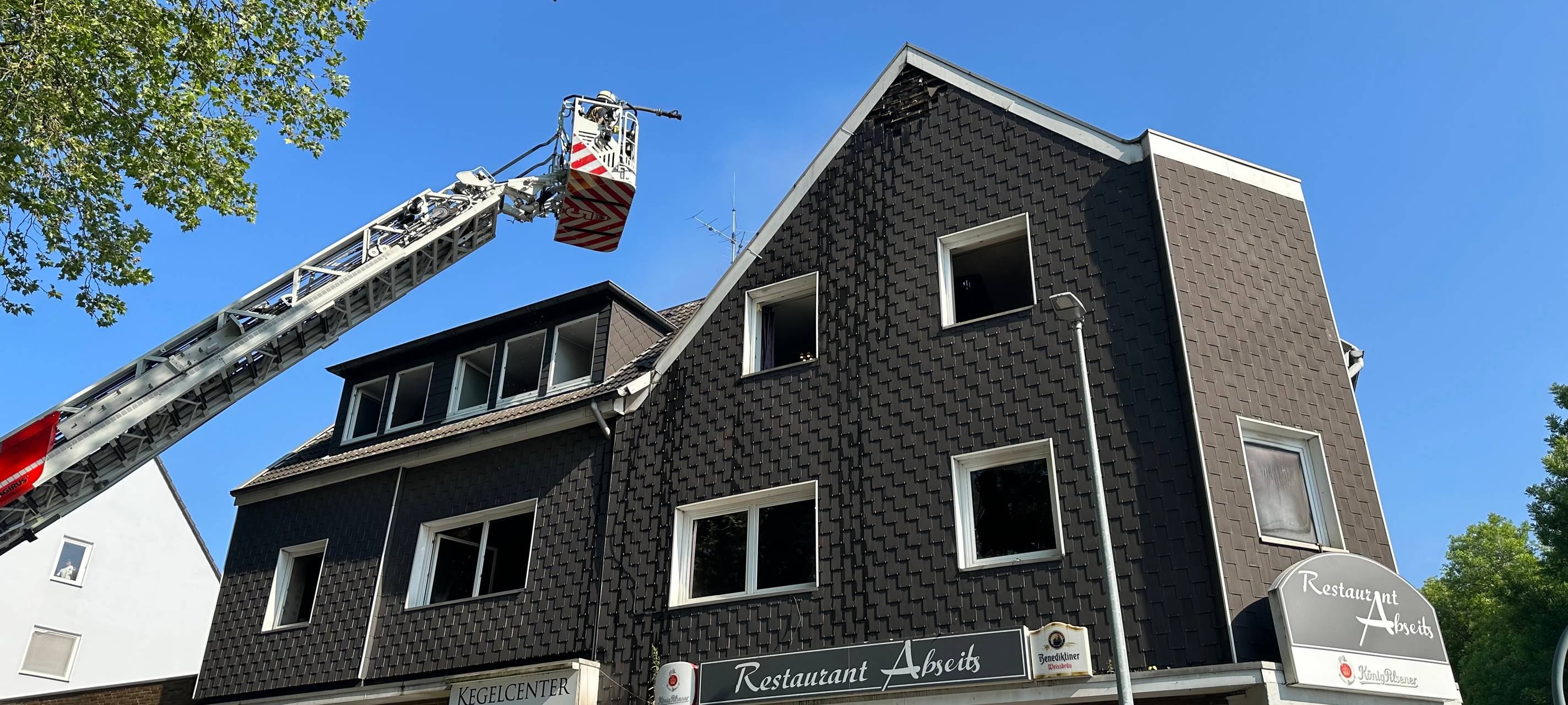 Straße in Essen weiterhin gesperrt - Haus wird nach Brand abgerissen