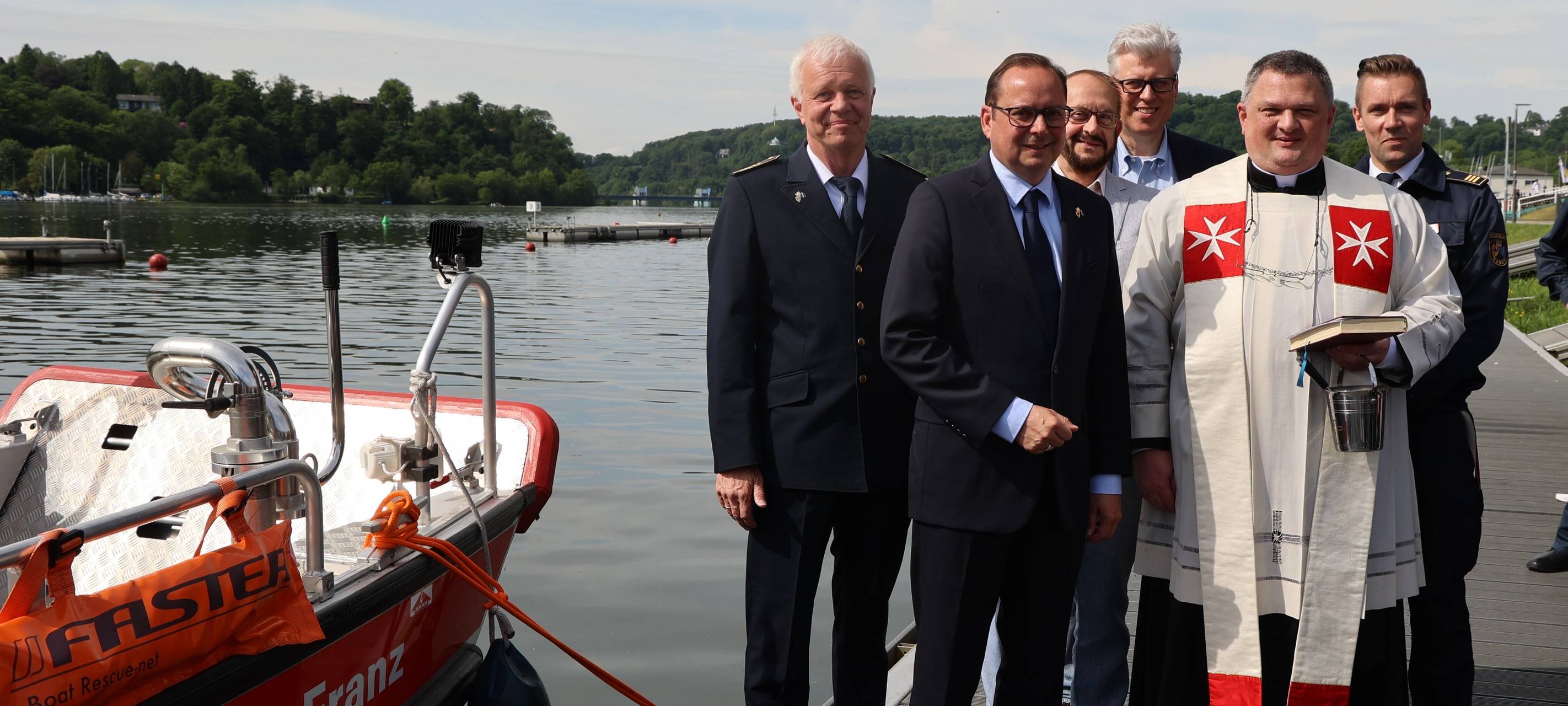 Feuerwehr Essen stellt neues Rettungsboot "Franz" in Dienst