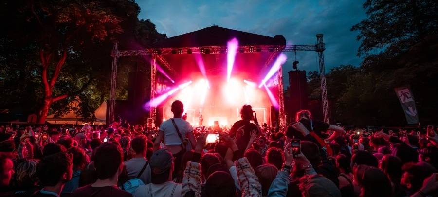 Pfingst-Open-Air in Essen mit tausenden Menschen