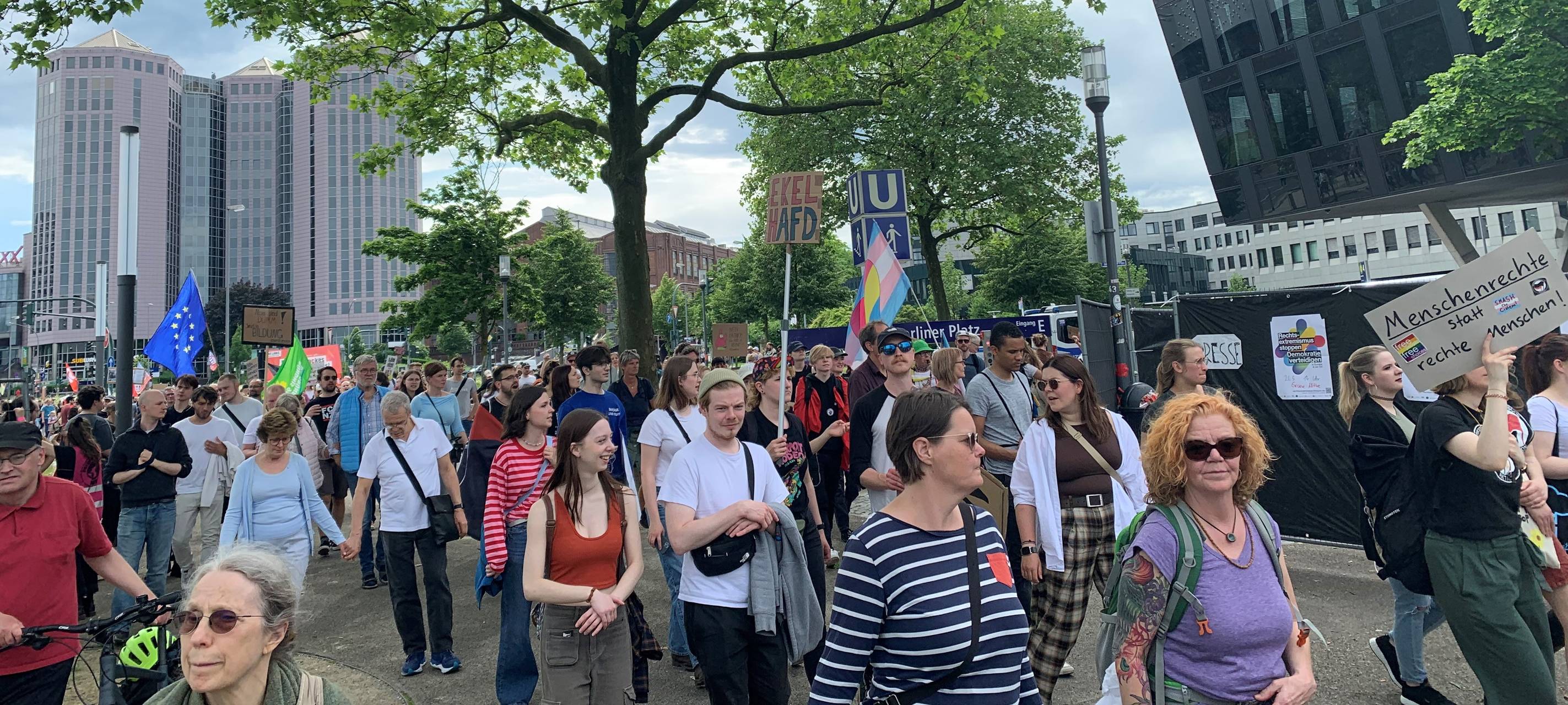 Tausende Menschen in Essen gegen Rechts auf der Straße