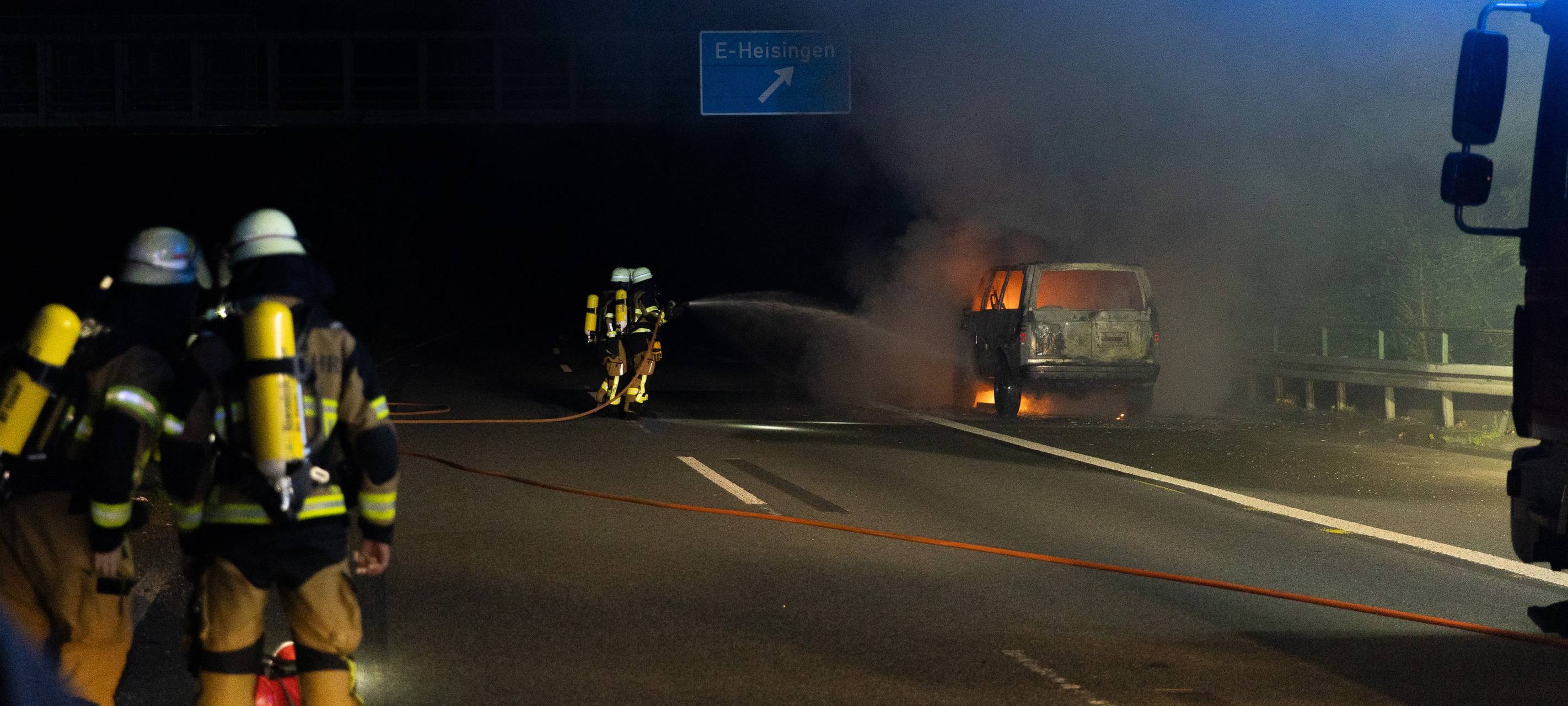 Auto brennt lichterloh auf A44 in Essen