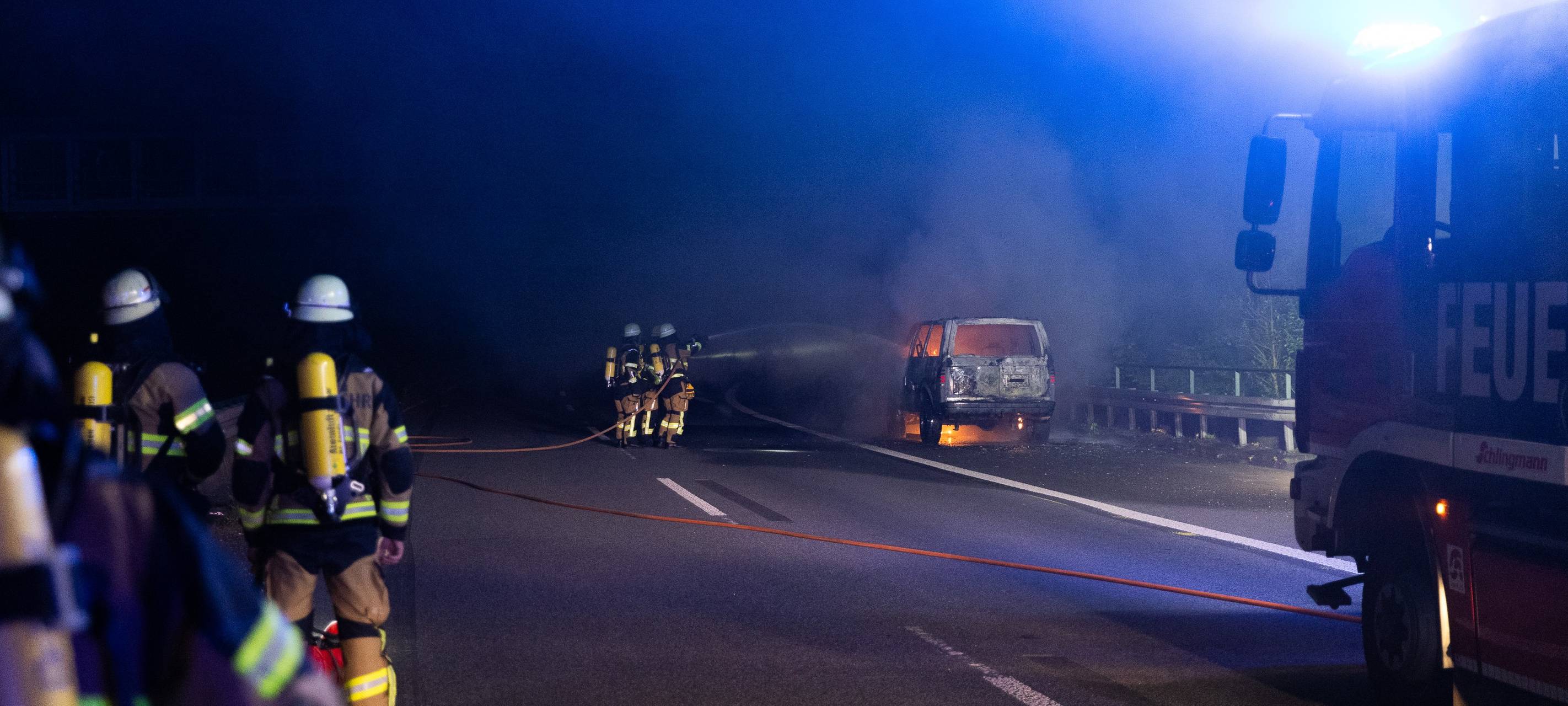 Auto brennt lichterloh auf A44 in Essen