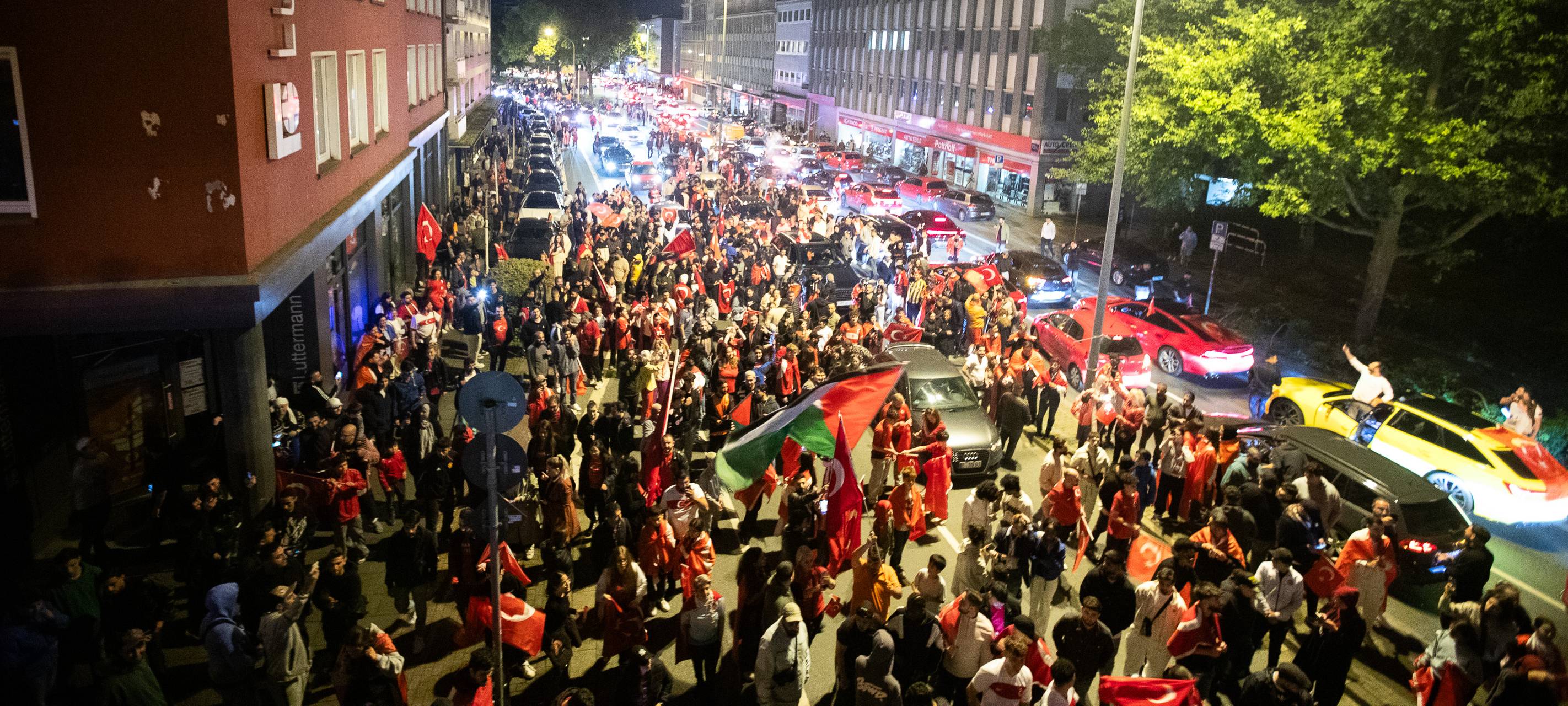 Türkei-Fans in Essen feiern EM-Sieg