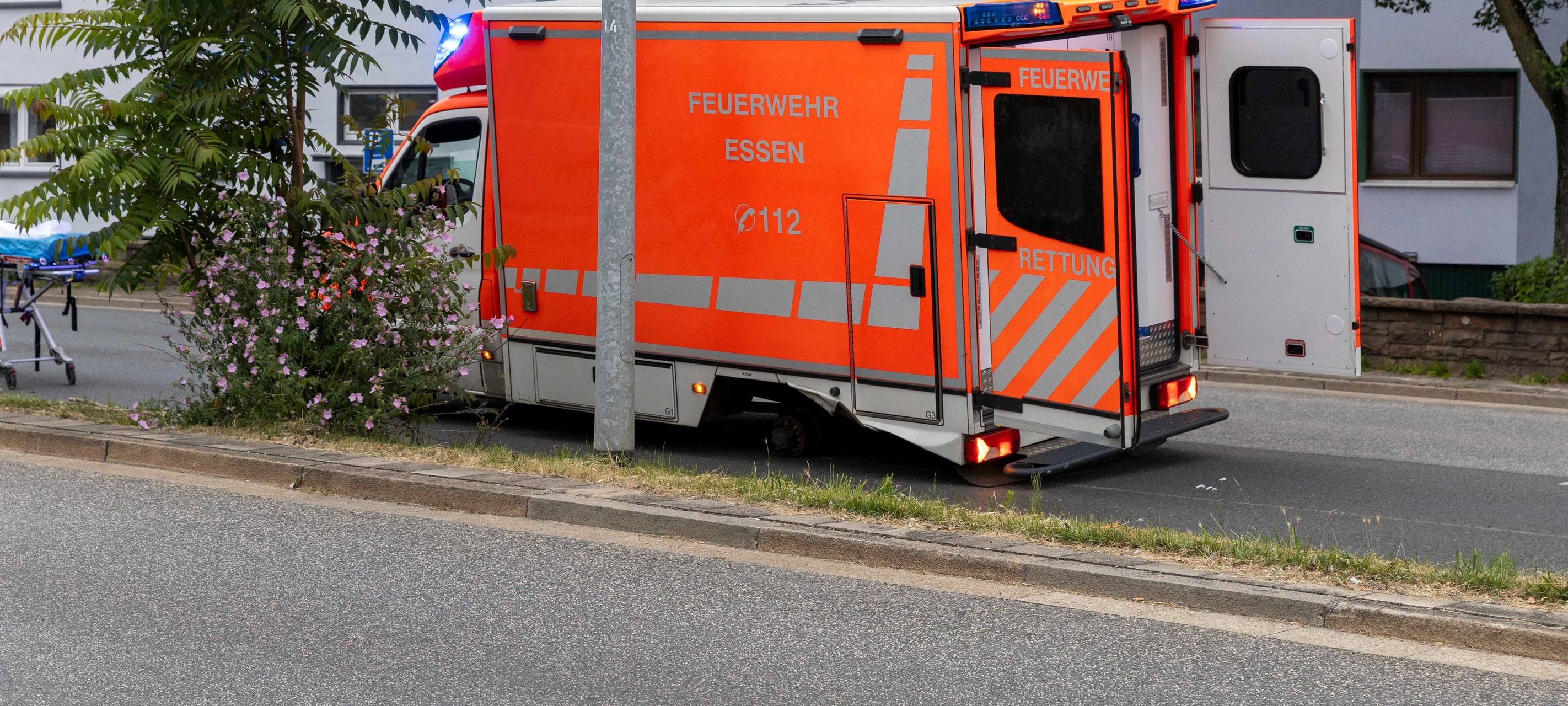 Rettungswagen in Essen verliert Räder - war das Absicht?