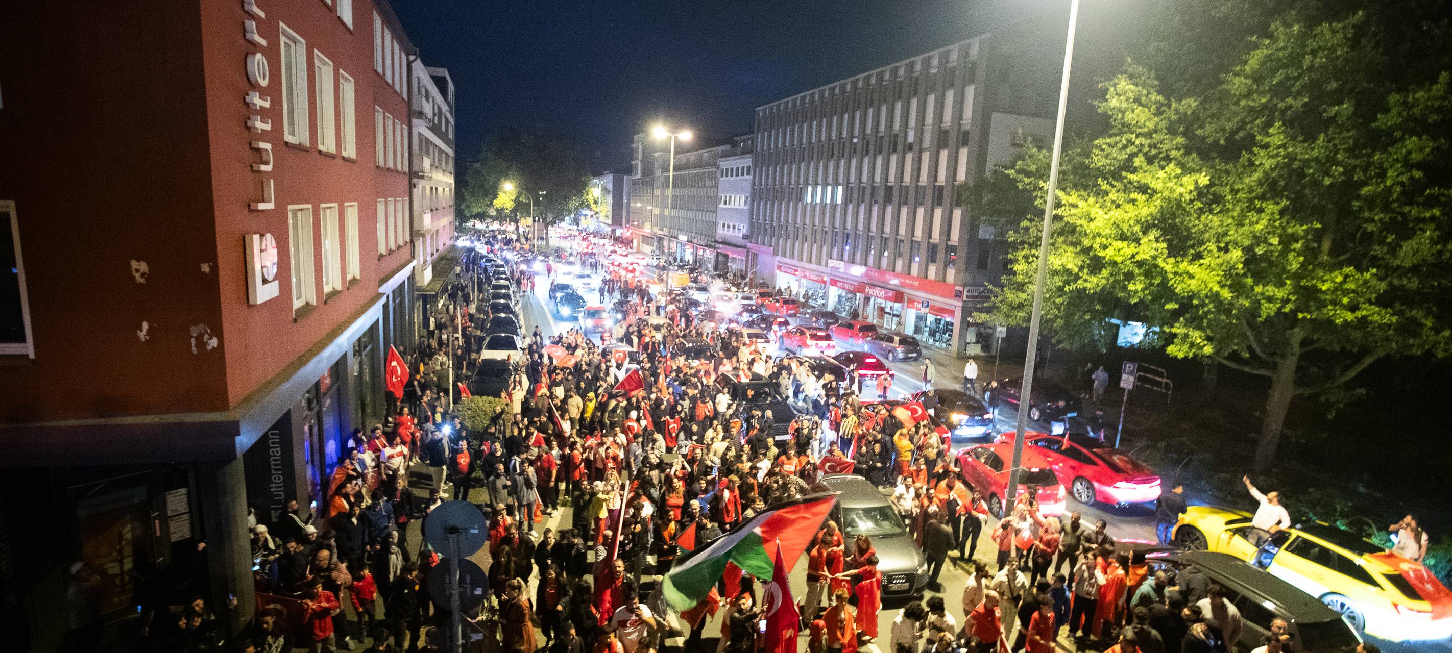 Türkei-Fans in Essen feiern EM-Sieg