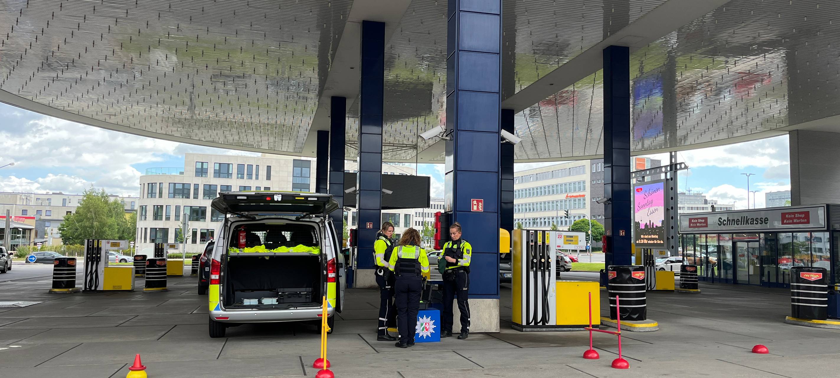 Der Radio Essen-Verkehrsmeldertag 2024: Zwischen Waschstraße und Kuchen-Buffet