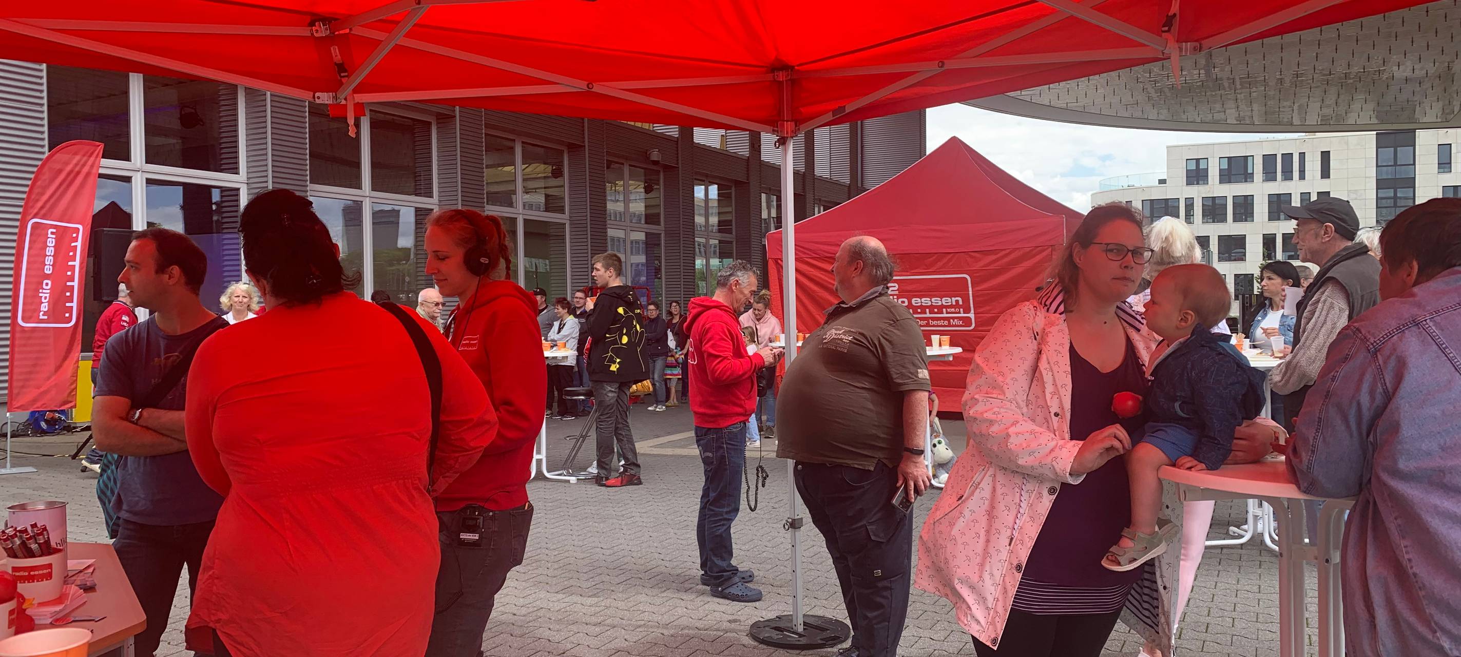Der Radio Essen-Verkehrsmeldertag 2024: Zwischen Waschstraße und Kuchen-Buffet