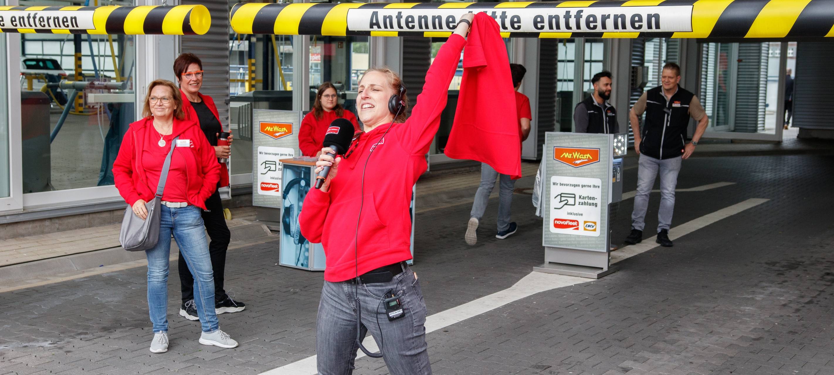 Der Radio Essen-Verkehrsmeldertag 2024: Zwischen Waschstraße und Kuchen-Buffet