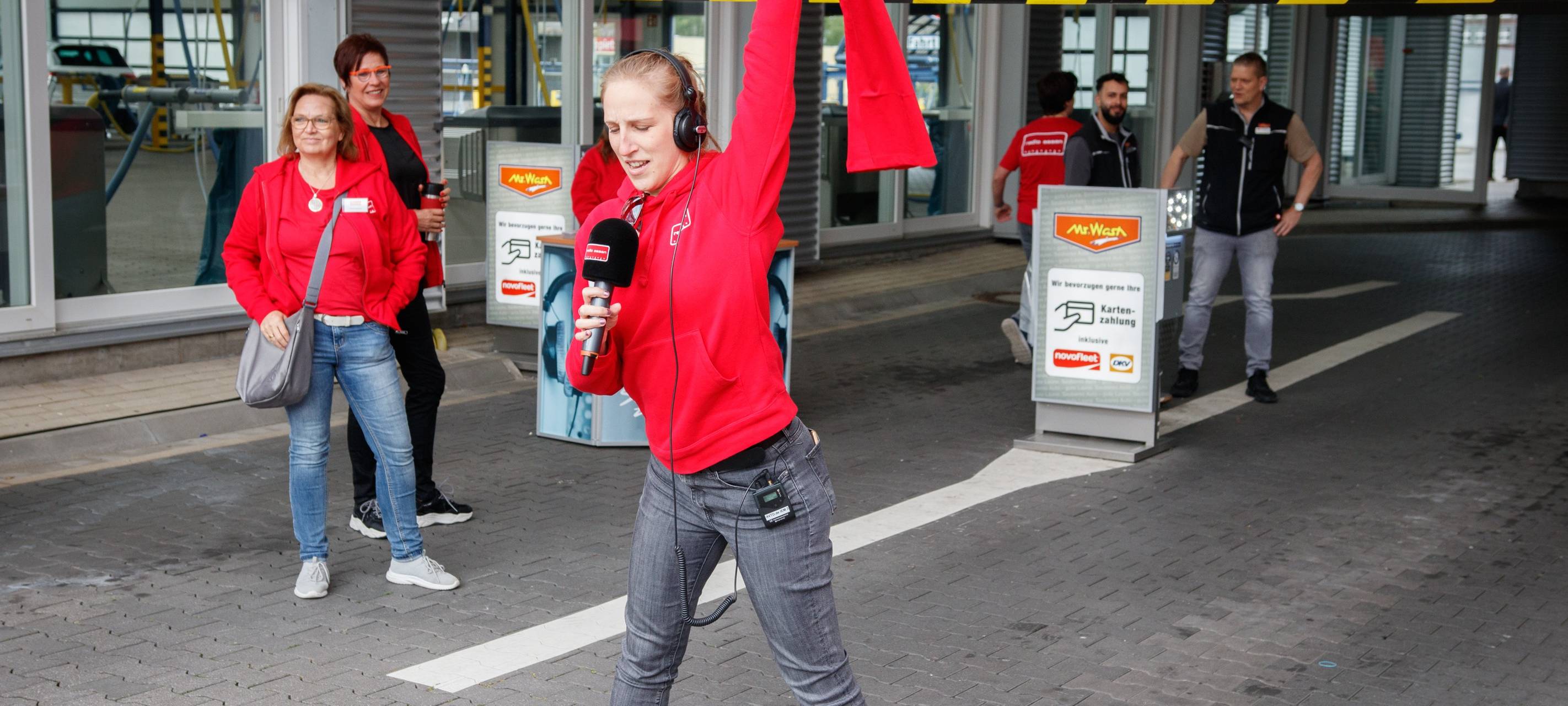 Der Radio Essen-Verkehrsmeldertag 2024: Zwischen Waschstraße und Kuchen-Buffet