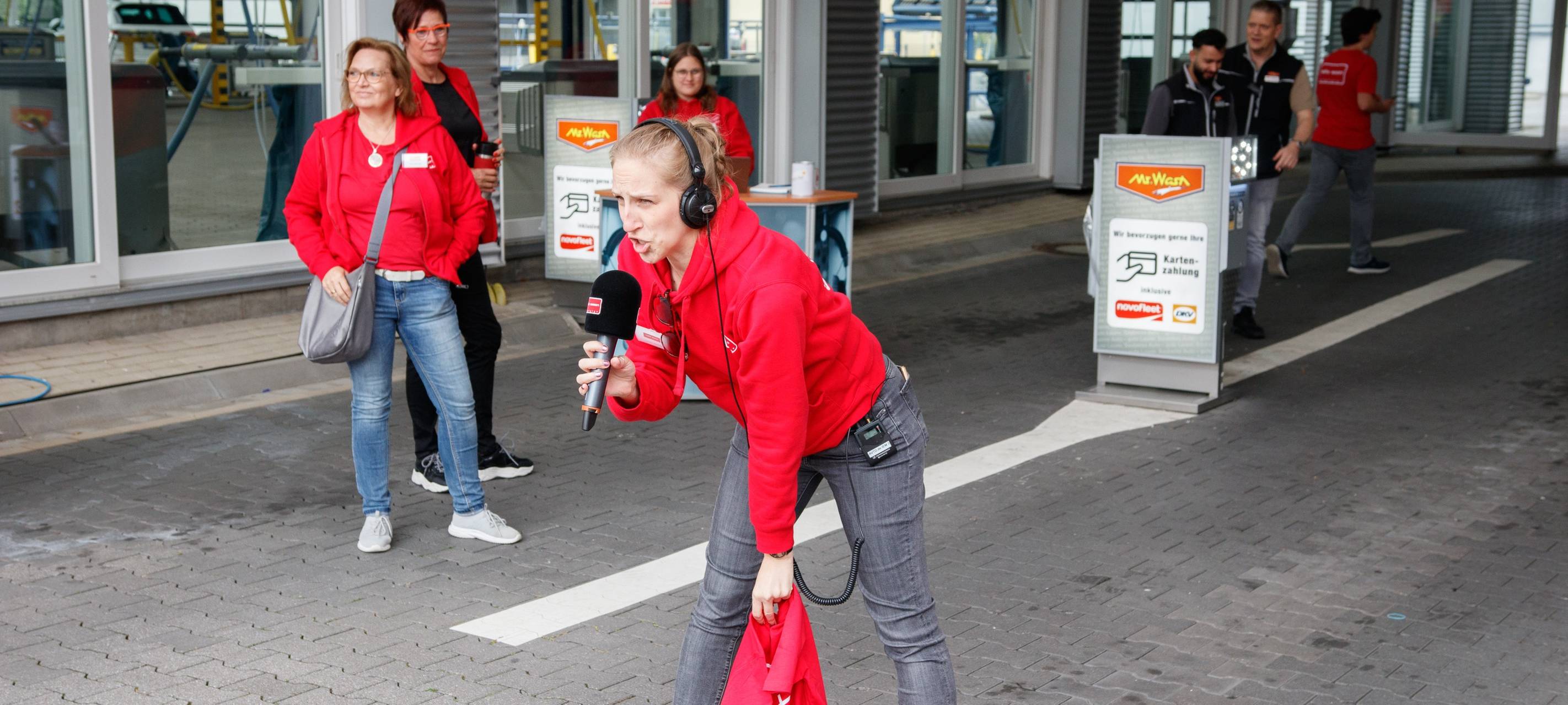 Der Radio Essen-Verkehrsmeldertag 2024: Zwischen Waschstraße und Kuchen-Buffet