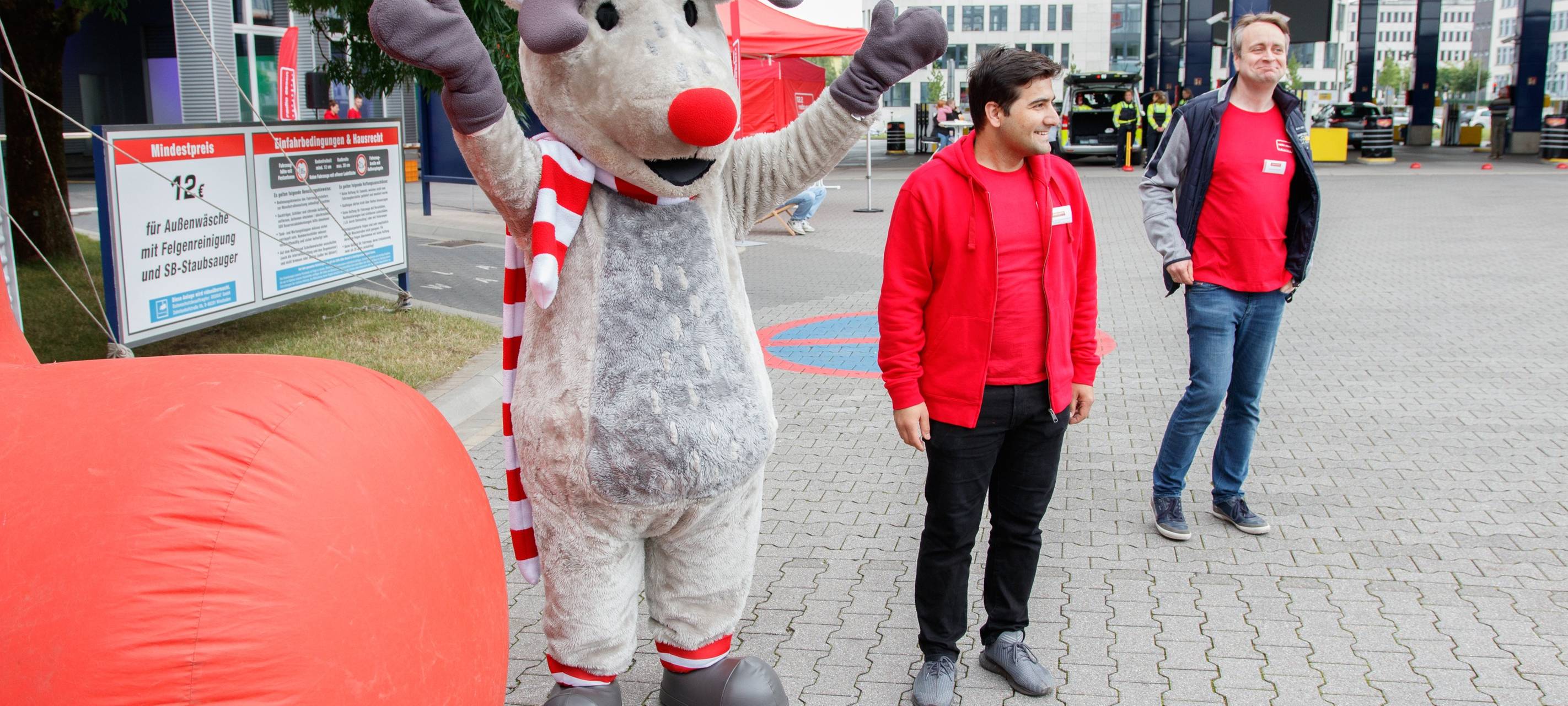 Der Radio Essen-Verkehrsmeldertag 2024: Zwischen Waschstraße und Kuchen-Buffet
