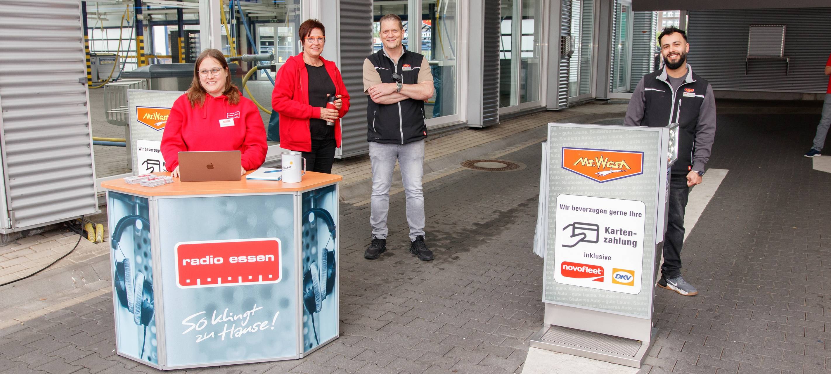 Der Radio Essen-Verkehrsmeldertag 2024: Zwischen Waschstraße und Kuchen-Buffet