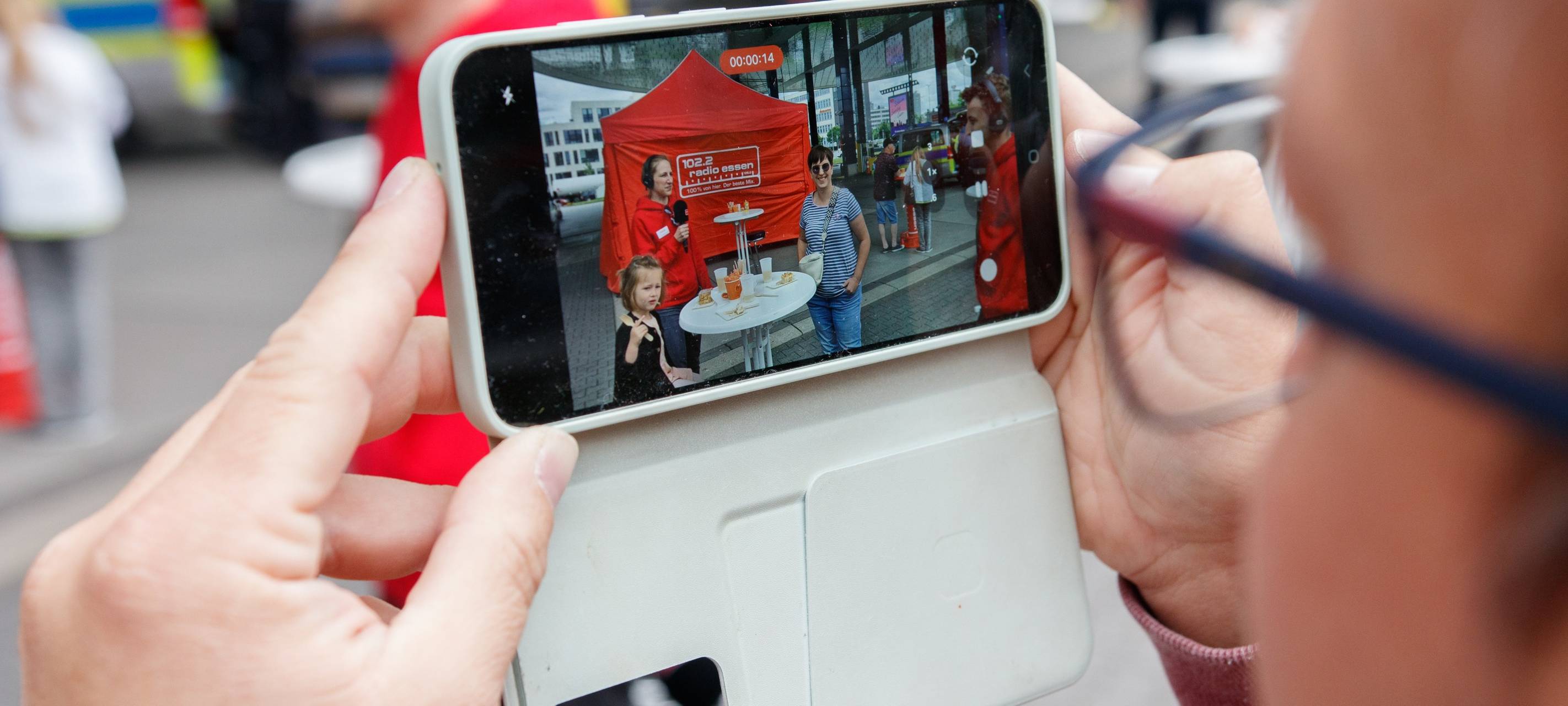 Der Radio Essen-Verkehrsmeldertag 2024: Zwischen Waschstraße und Kuchen-Buffet