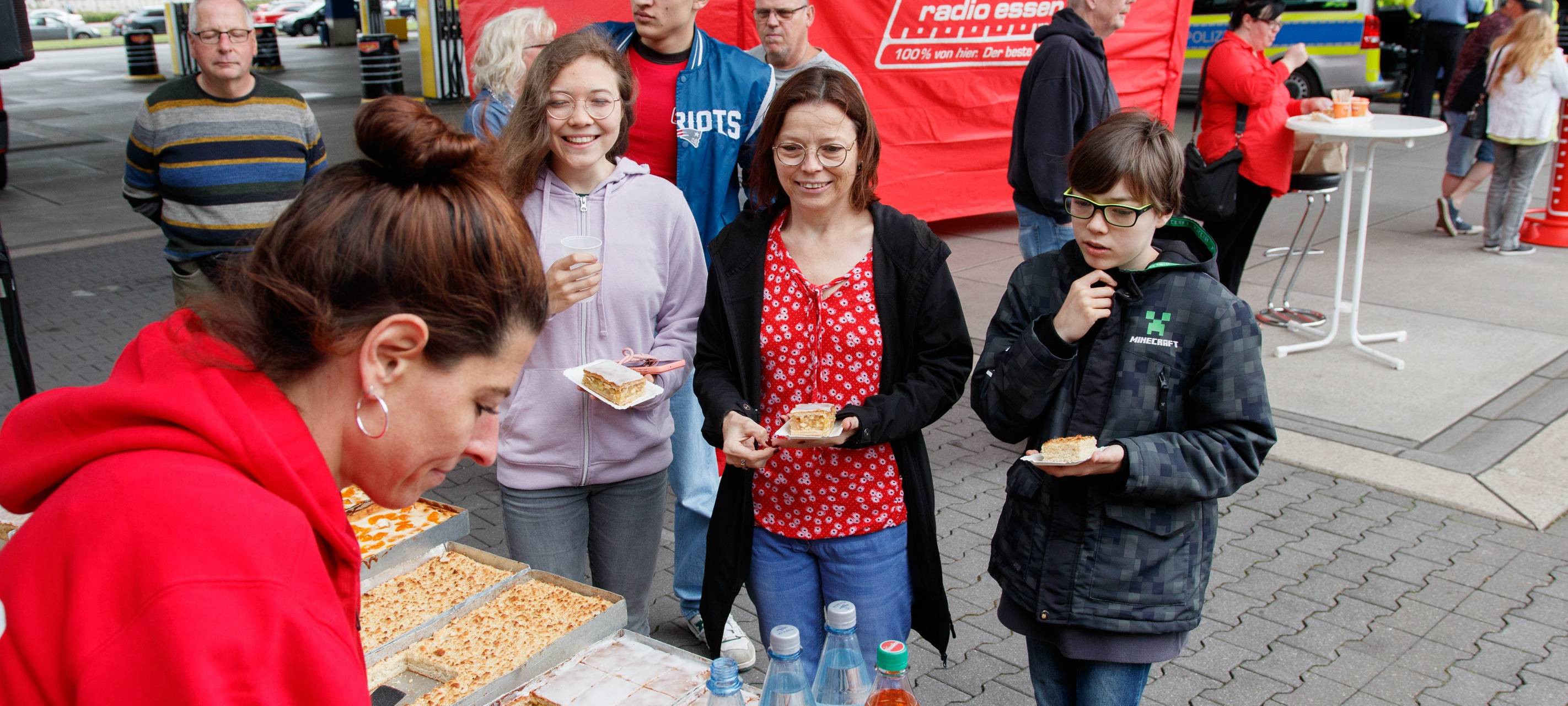 Der Radio Essen-Verkehrsmeldertag 2024: Zwischen Waschstraße und Kuchen-Buffet