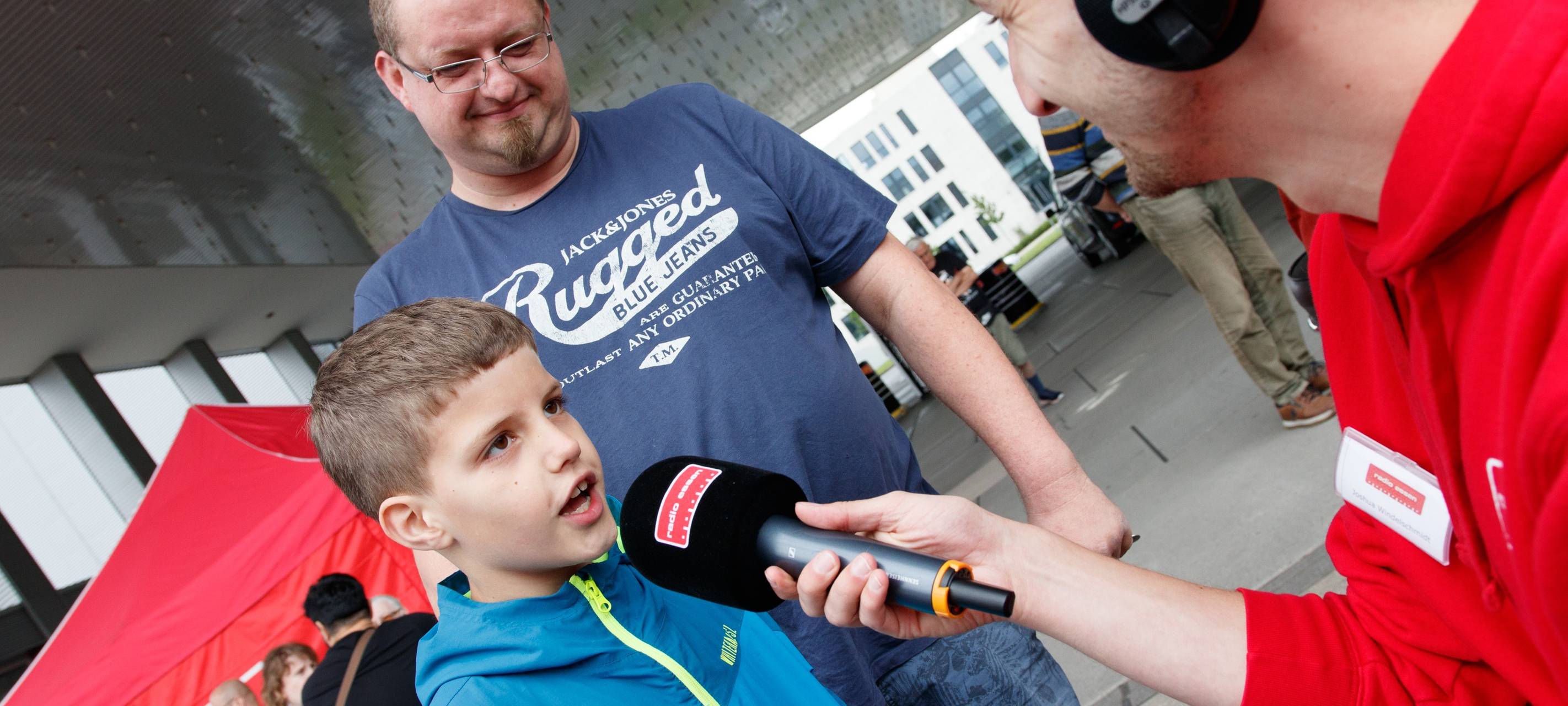 Der Radio Essen-Verkehrsmeldertag 2024: Zwischen Waschstraße und Kuchen-Buffet