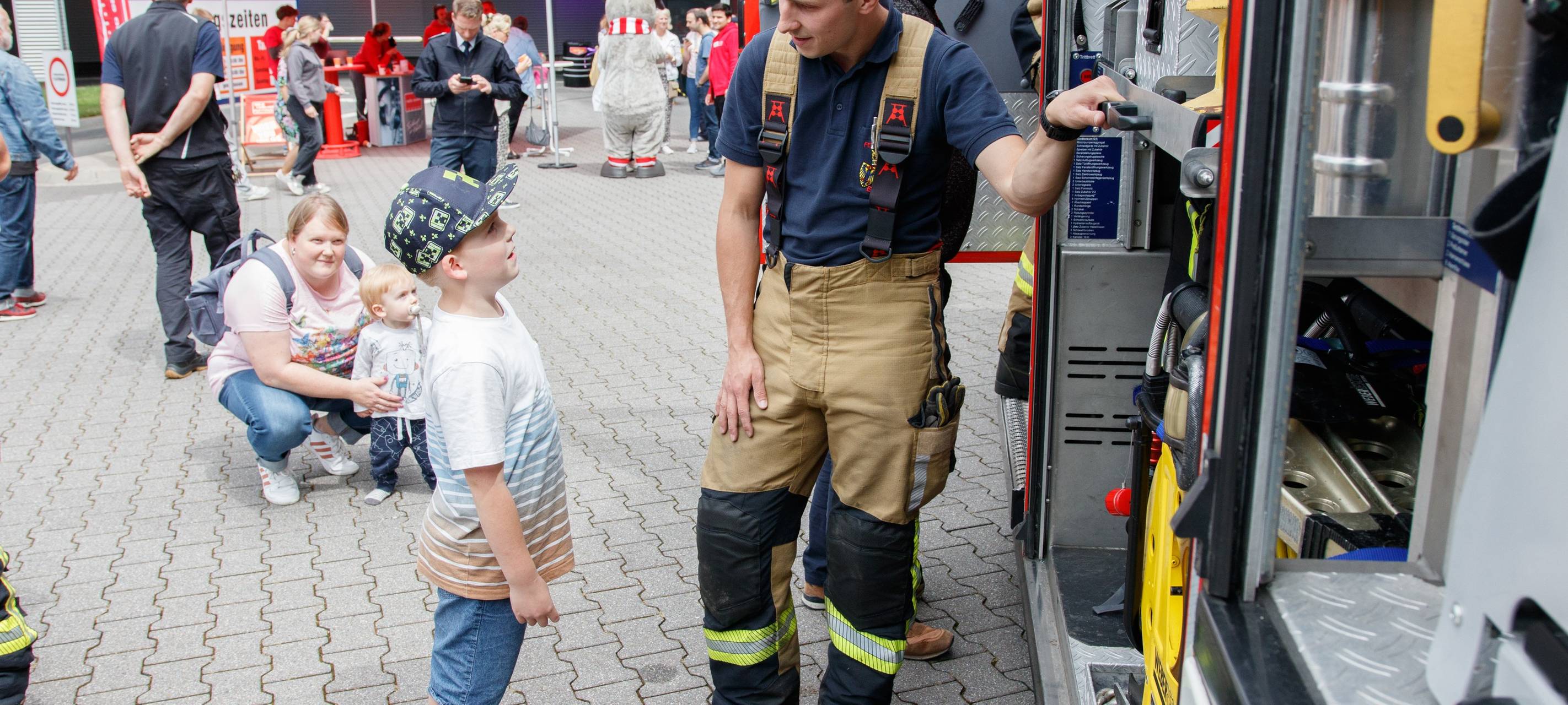 Der Radio Essen-Verkehrsmeldertag 2024: Zwischen Waschstraße und Kuchen-Buffet