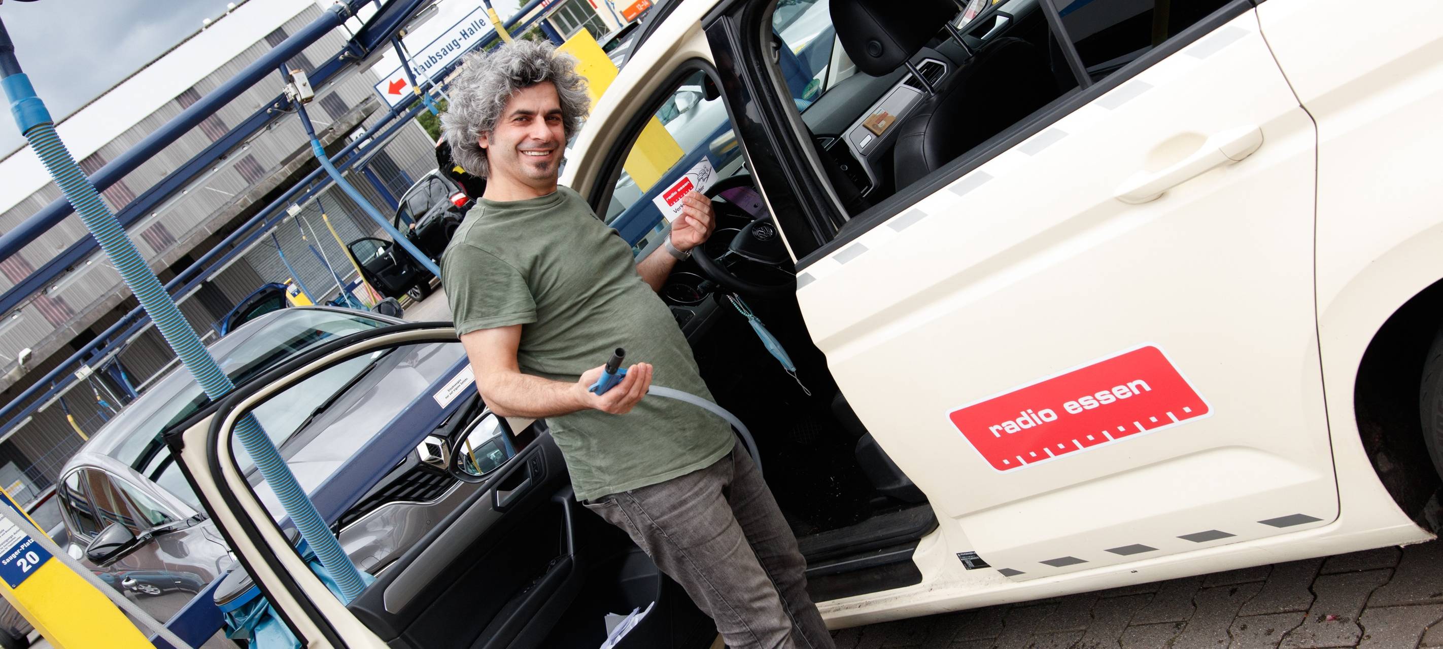 Der Radio Essen-Verkehrsmeldertag 2024: Zwischen Waschstraße und Kuchen-Buffet