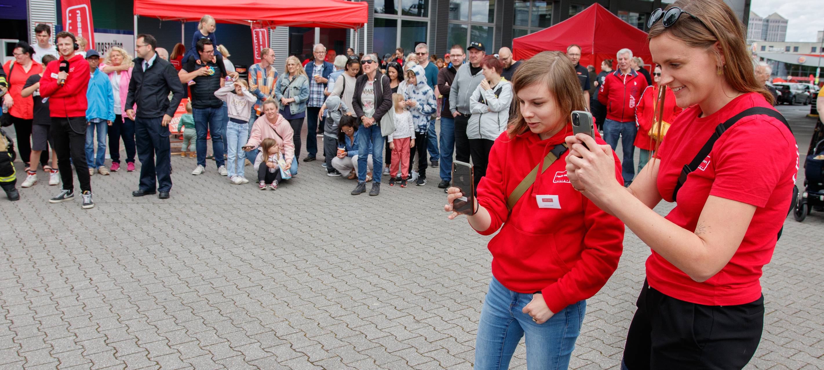 Der Radio Essen-Verkehrsmeldertag 2024: Zwischen Waschstraße und Kuchen-Buffet