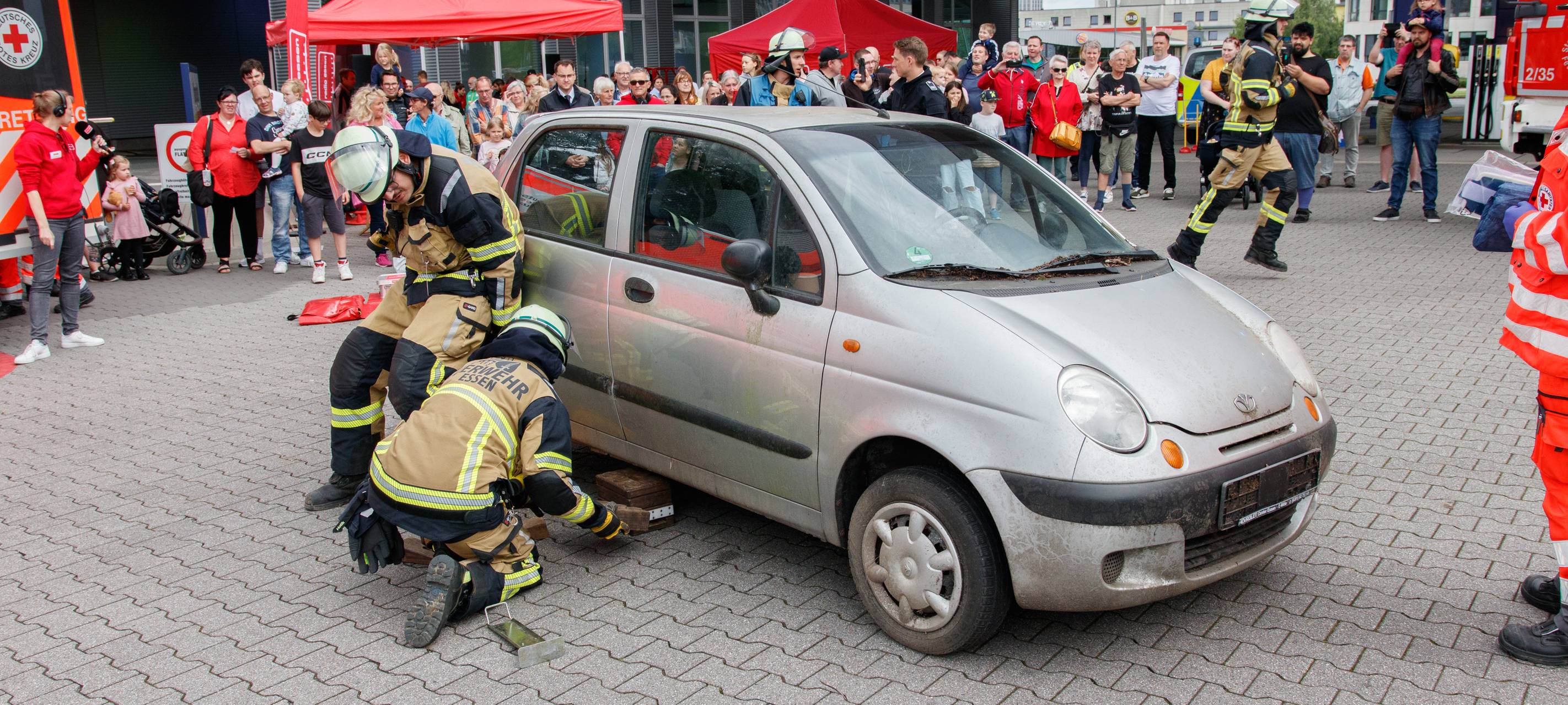 Der Radio Essen-Verkehrsmeldertag 2024: Zwischen Waschstraße und Kuchen-Buffet
