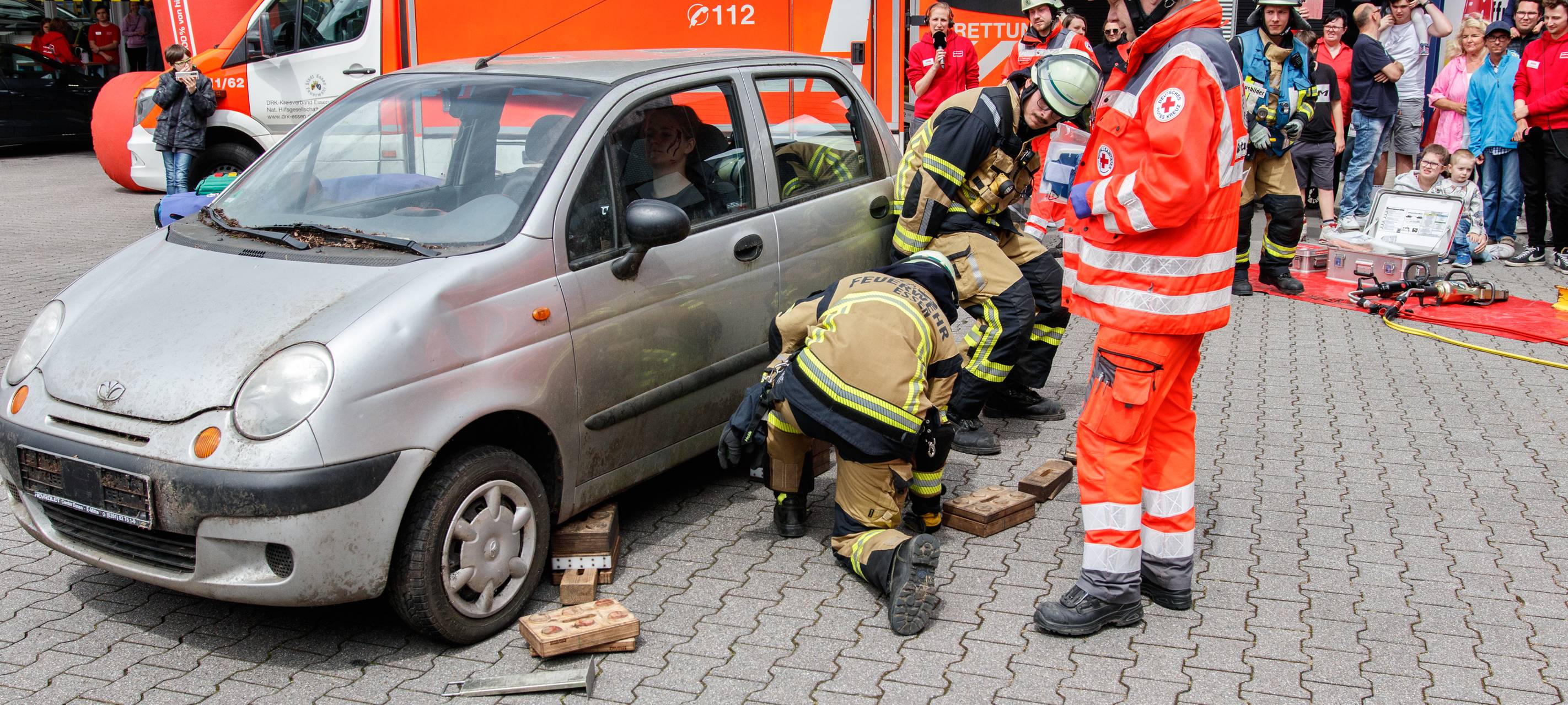 Der Radio Essen-Verkehrsmeldertag 2024: Zwischen Waschstraße und Kuchen-Buffet