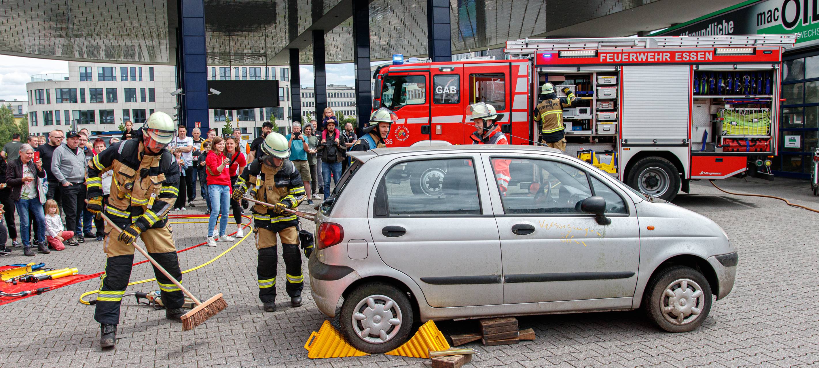 Der Radio Essen-Verkehrsmeldertag 2024: Zwischen Waschstraße und Kuchen-Buffet