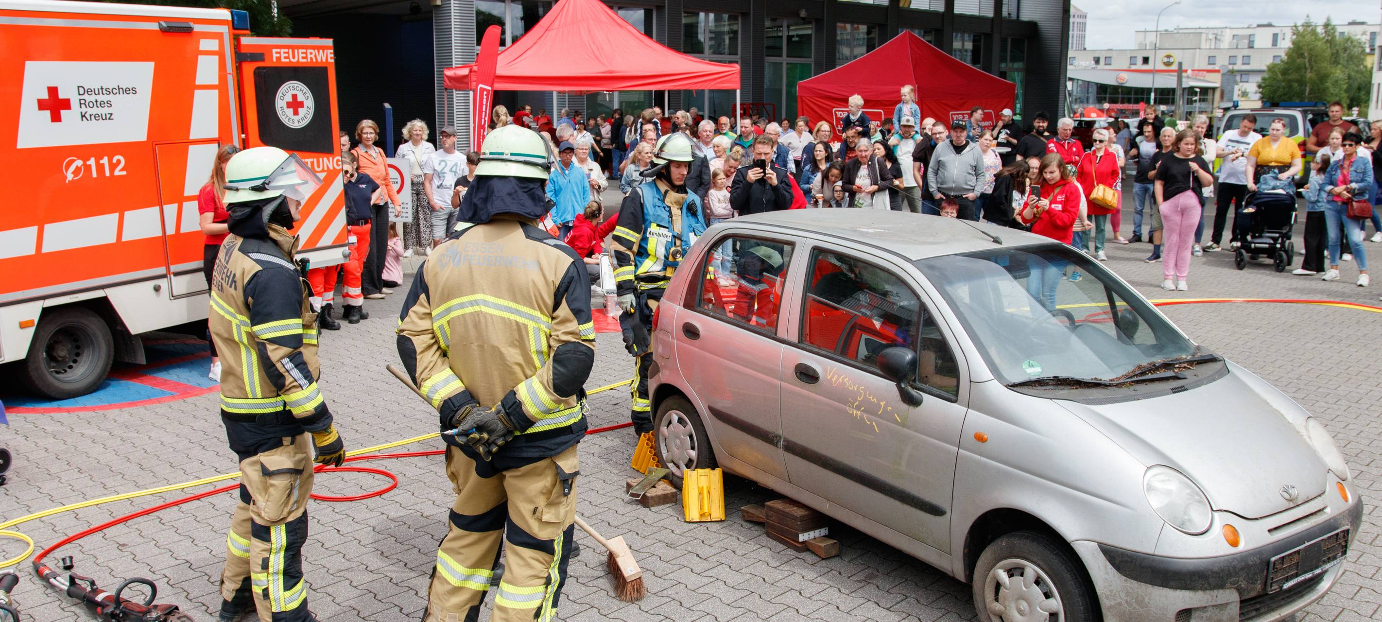 Der Radio Essen-Verkehrsmeldertag 2024: Zwischen Waschstraße und Kuchen-Buffet