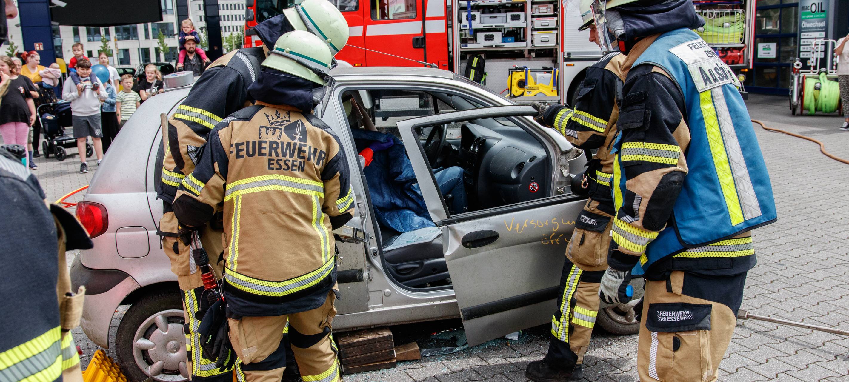 Der Radio Essen-Verkehrsmeldertag 2024: Zwischen Waschstraße und Kuchen-Buffet