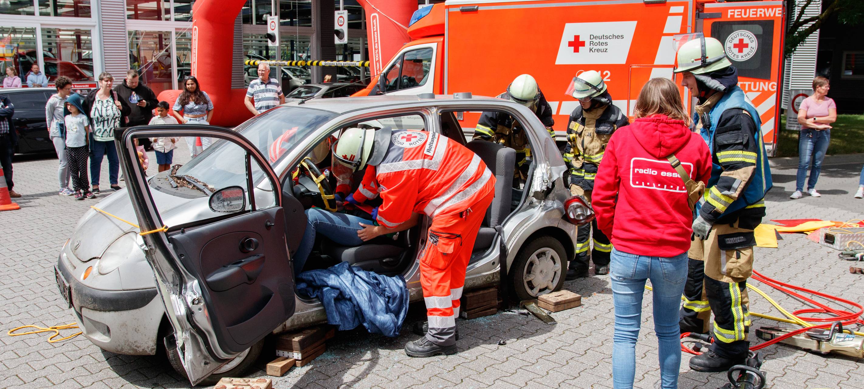 Der Radio Essen-Verkehrsmeldertag 2024: Zwischen Waschstraße und Kuchen-Buffet