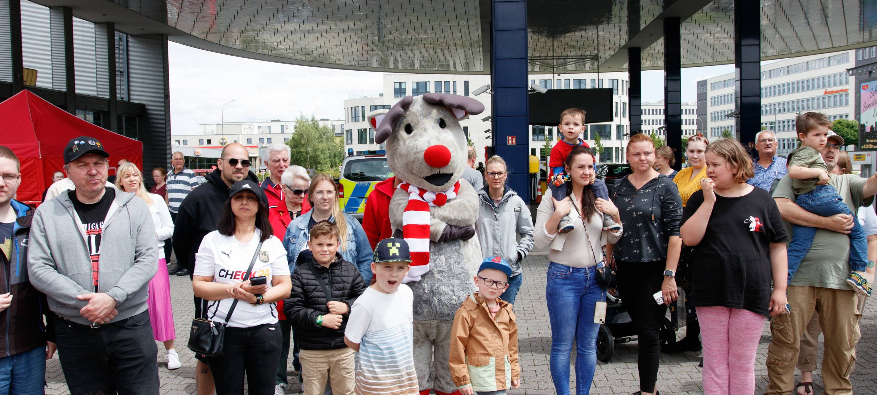 Der Radio Essen-Verkehrsmeldertag 2024: Zwischen Waschstraße und Kuchen-Buffet