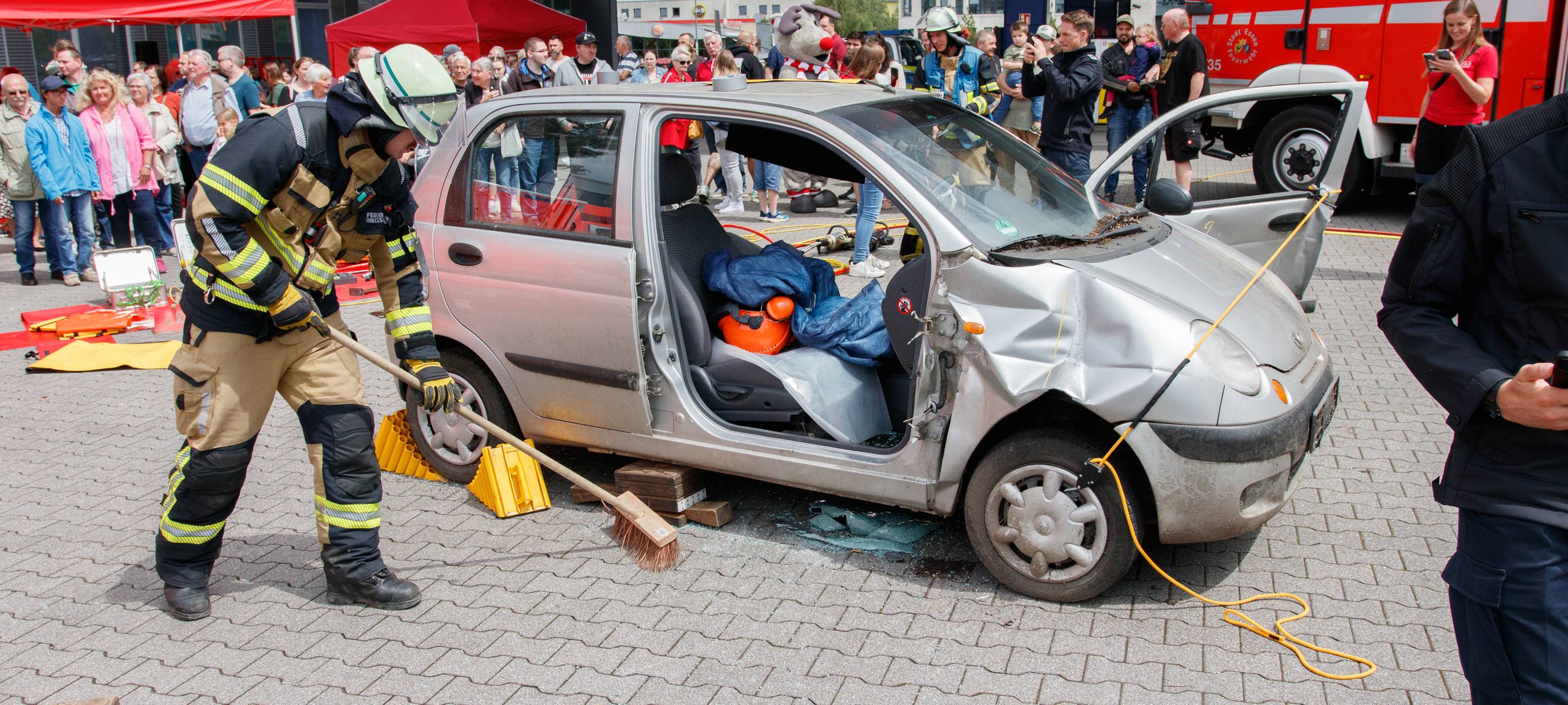 Der Radio Essen-Verkehrsmeldertag 2024: Zwischen Waschstraße und Kuchen-Buffet