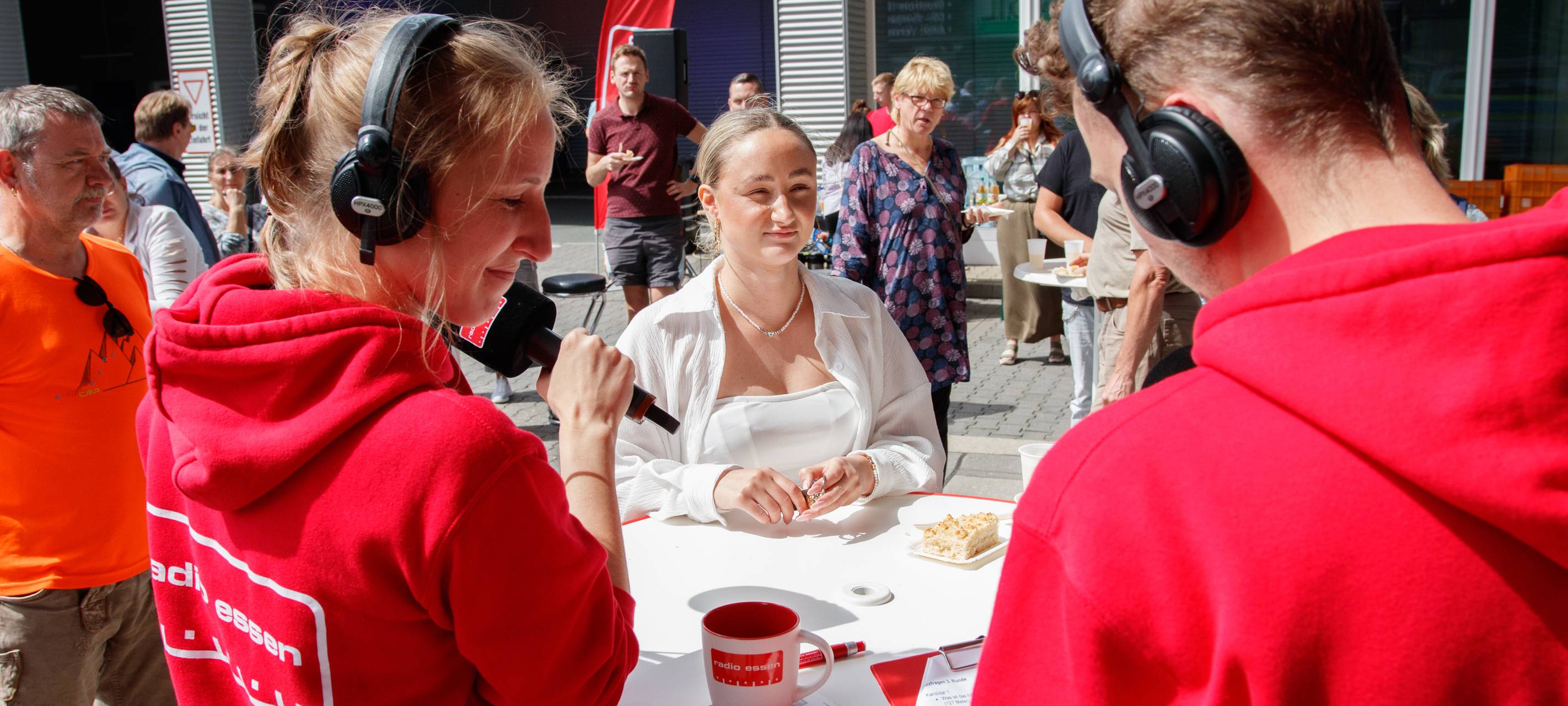 Der Radio Essen-Verkehrsmeldertag 2024: Zwischen Waschstraße und Kuchen-Buffet